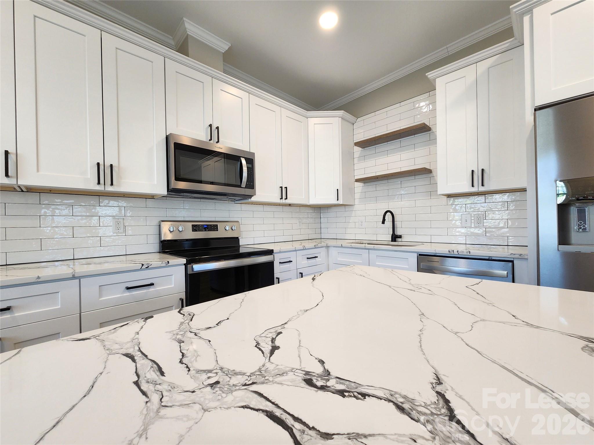411 W 6th Avenue A Property Photo 5