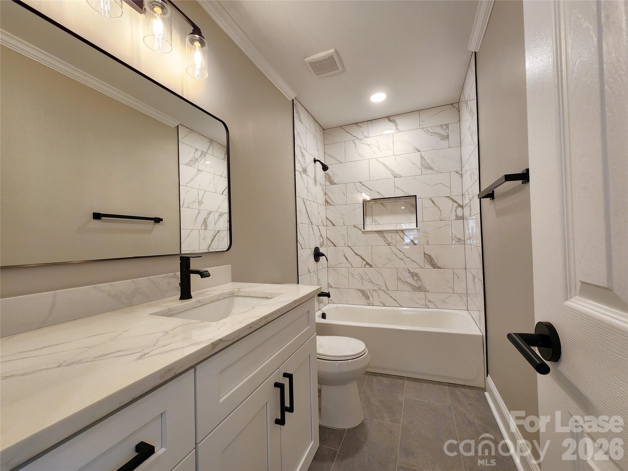 411 W 6th Avenue A Property Photo 11