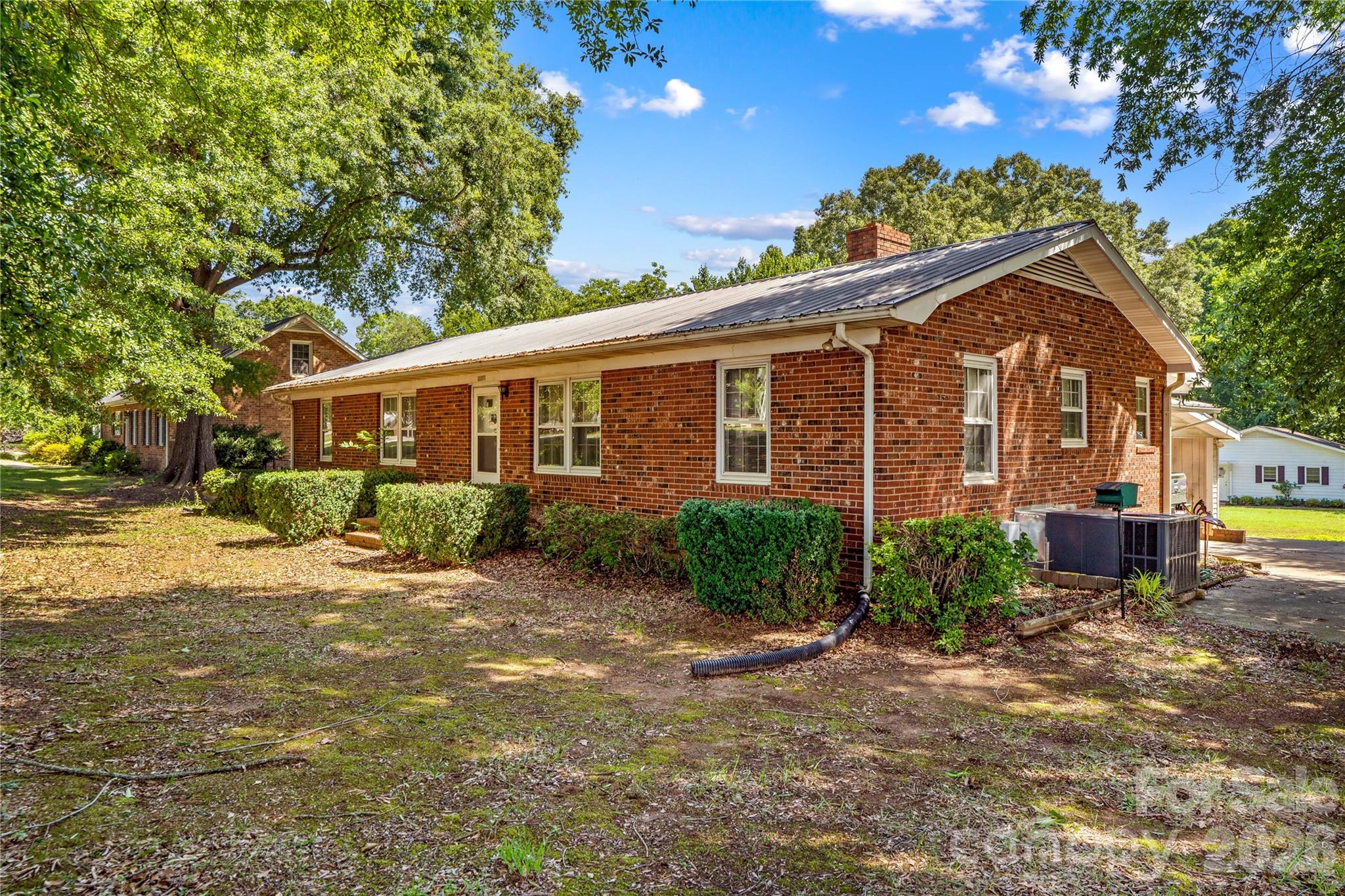 1059 Shearers Road Property Photo 3