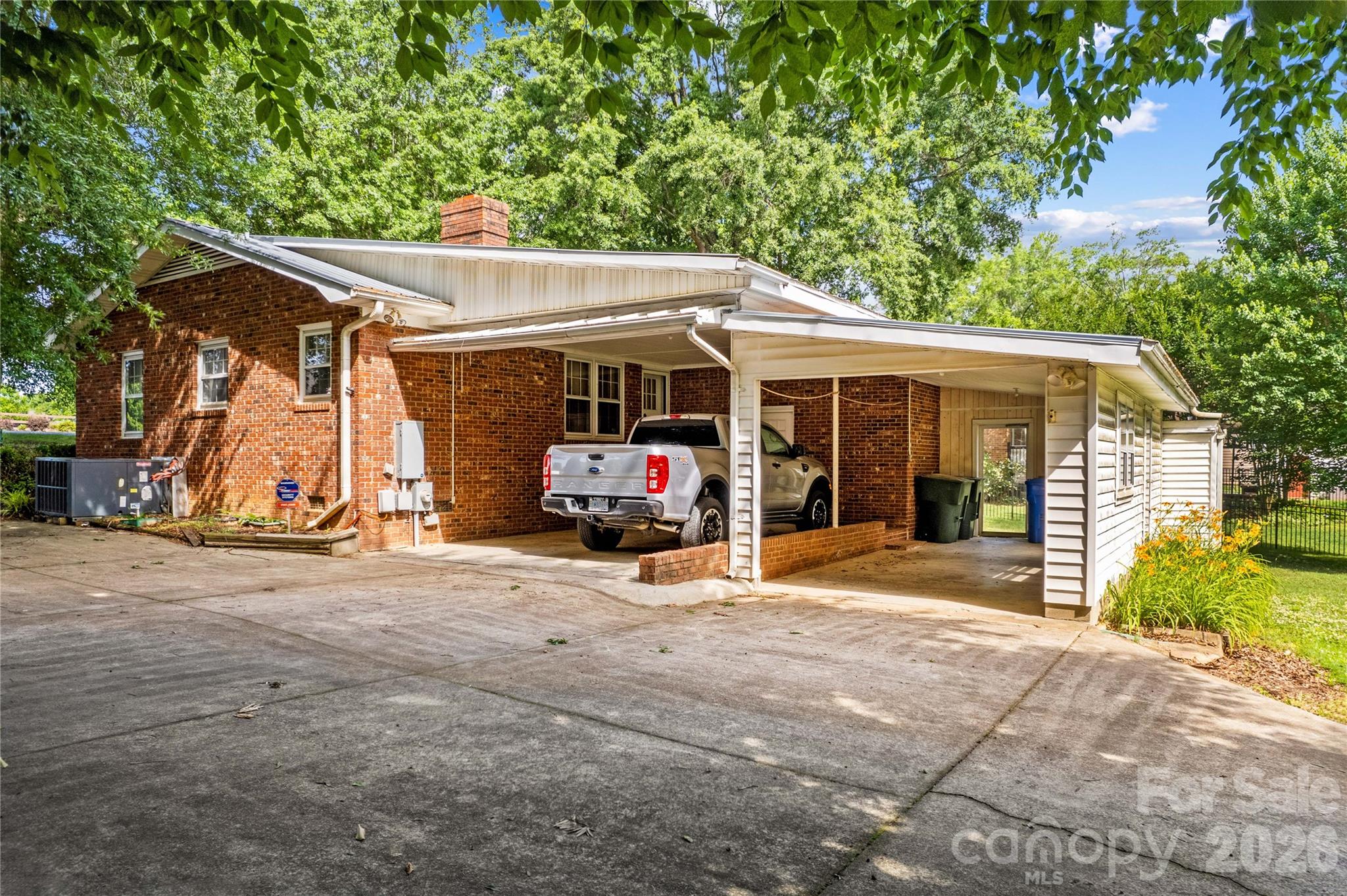 1059 Shearers Road Property Photo 5