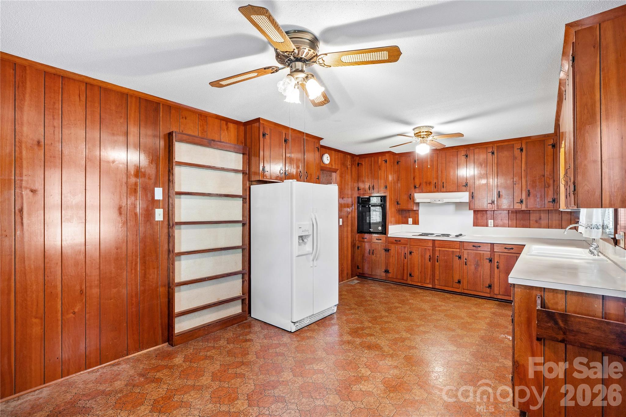 1059 Shearers Road Property Photo 11