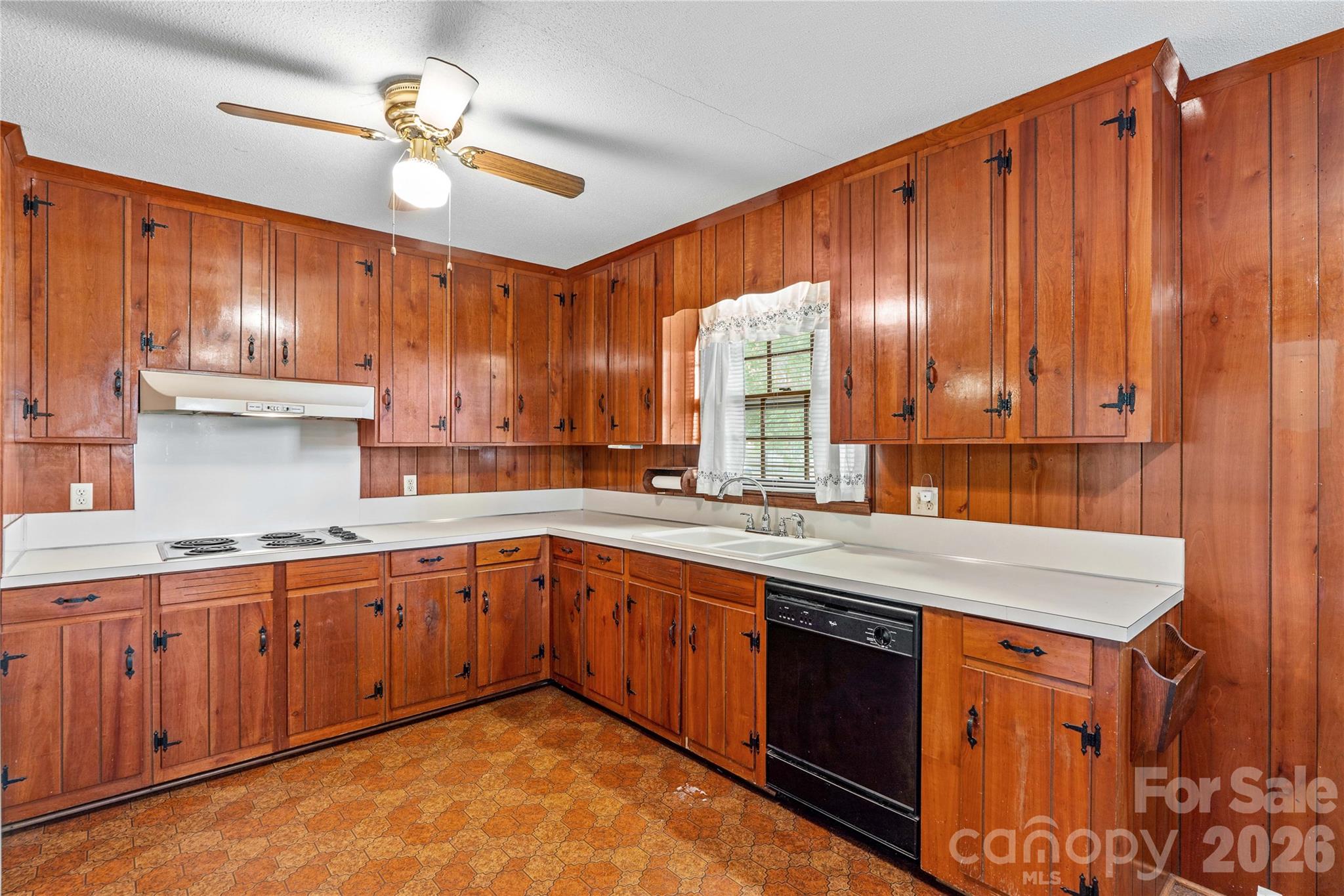 1059 Shearers Road Property Photo 14