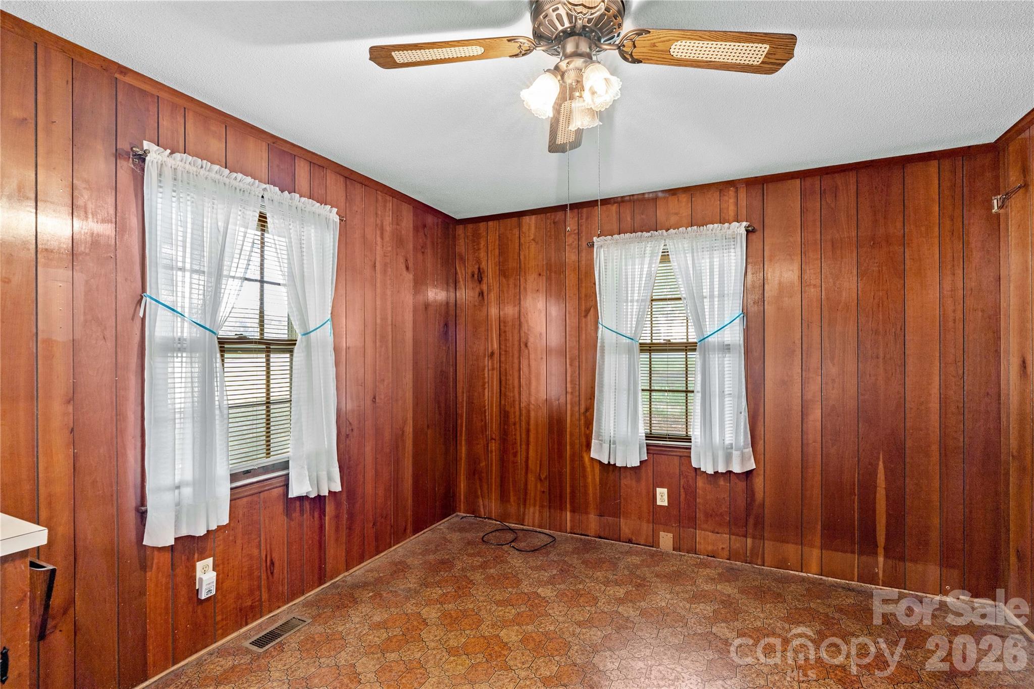 1059 Shearers Road Property Photo 15