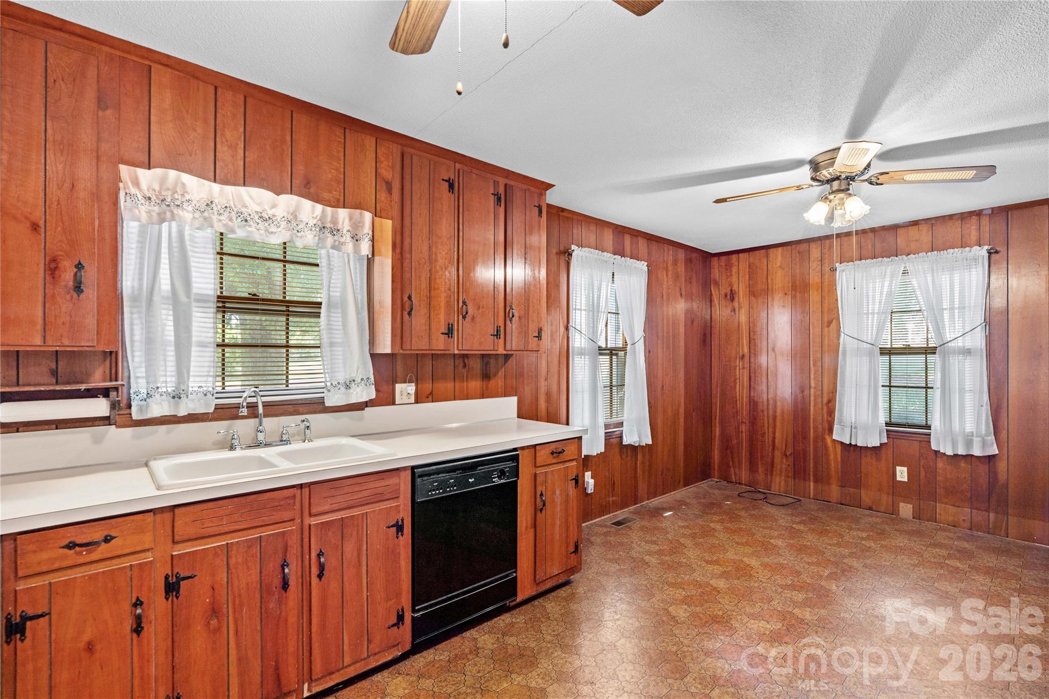 1059 Shearers Road Property Photo 17