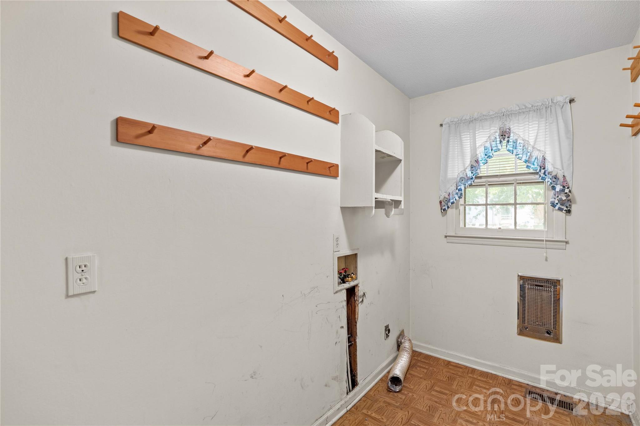 1059 Shearers Road Property Photo 23