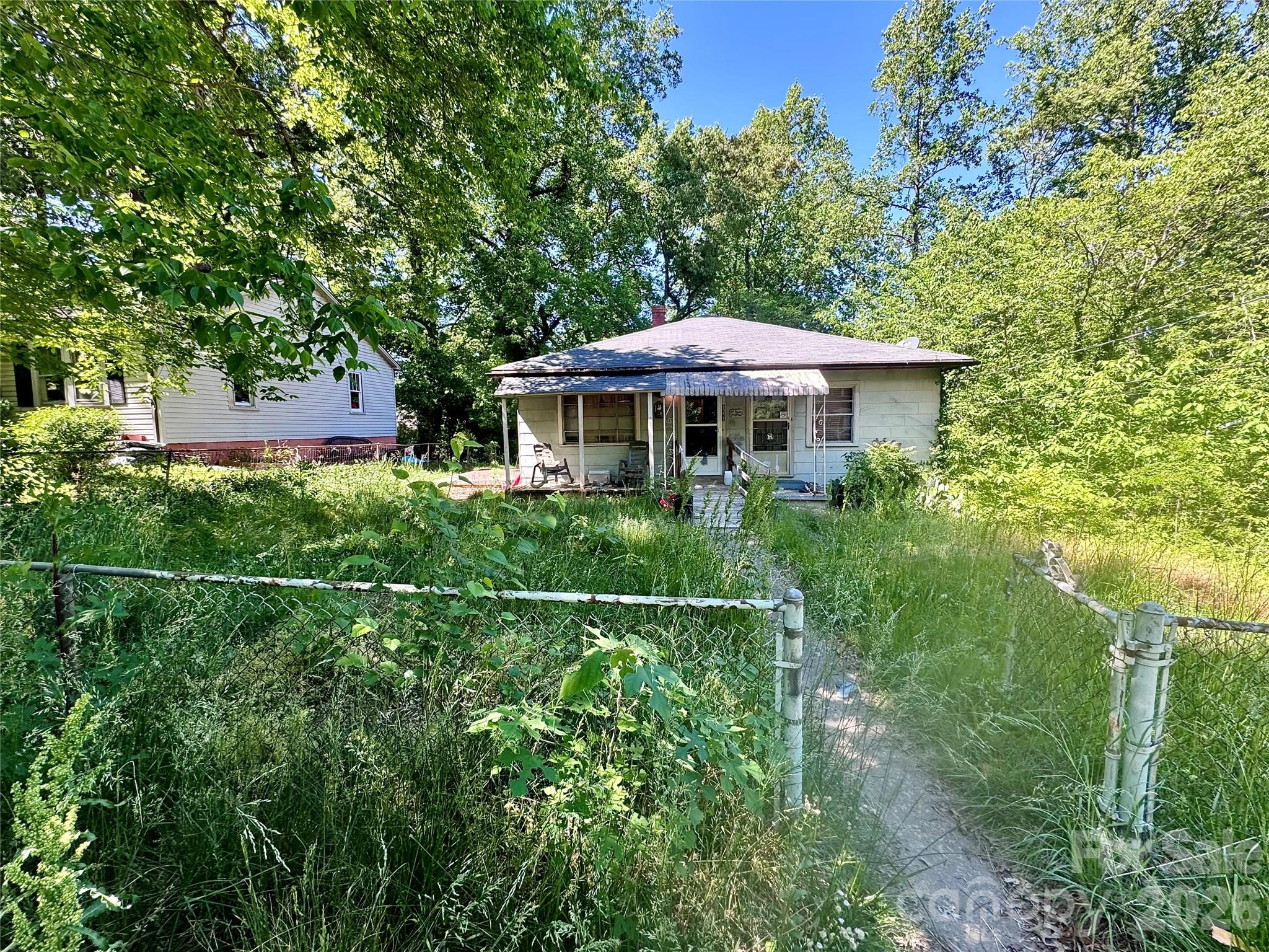 141 10th Avenue Property Photo 1