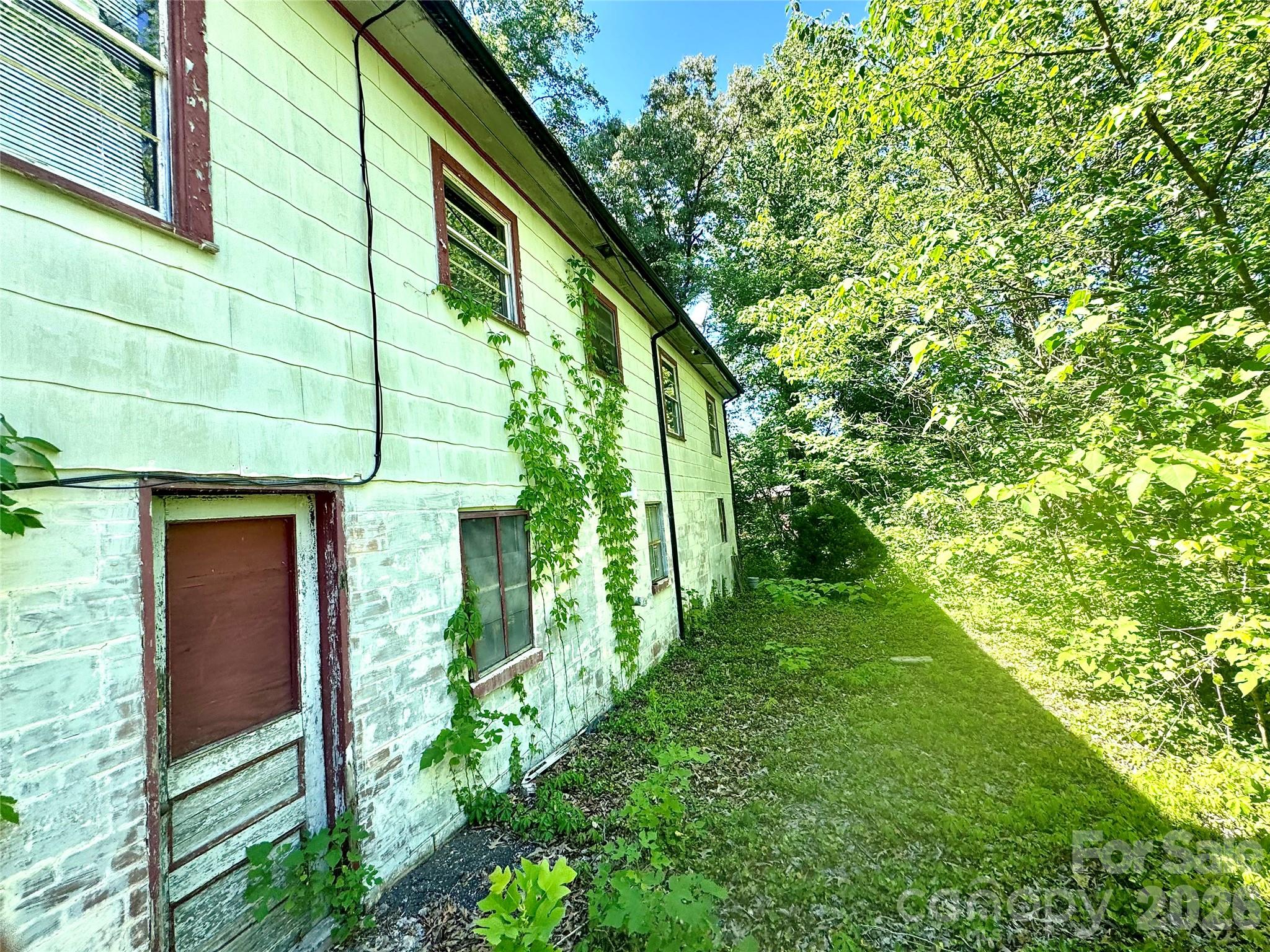 141 10th Avenue Property Photo 2