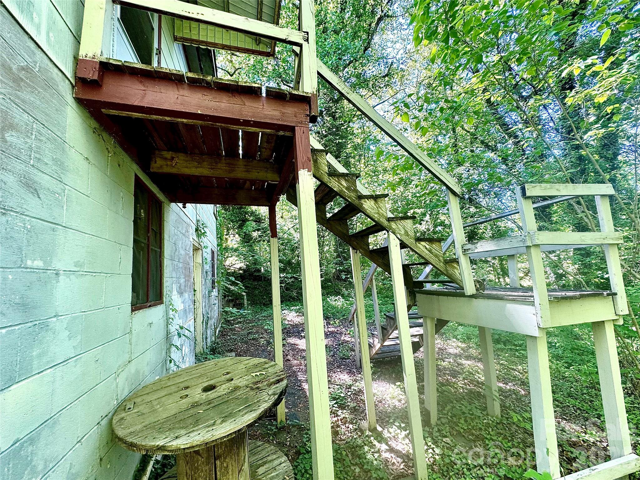 141 10th Avenue Property Photo 3