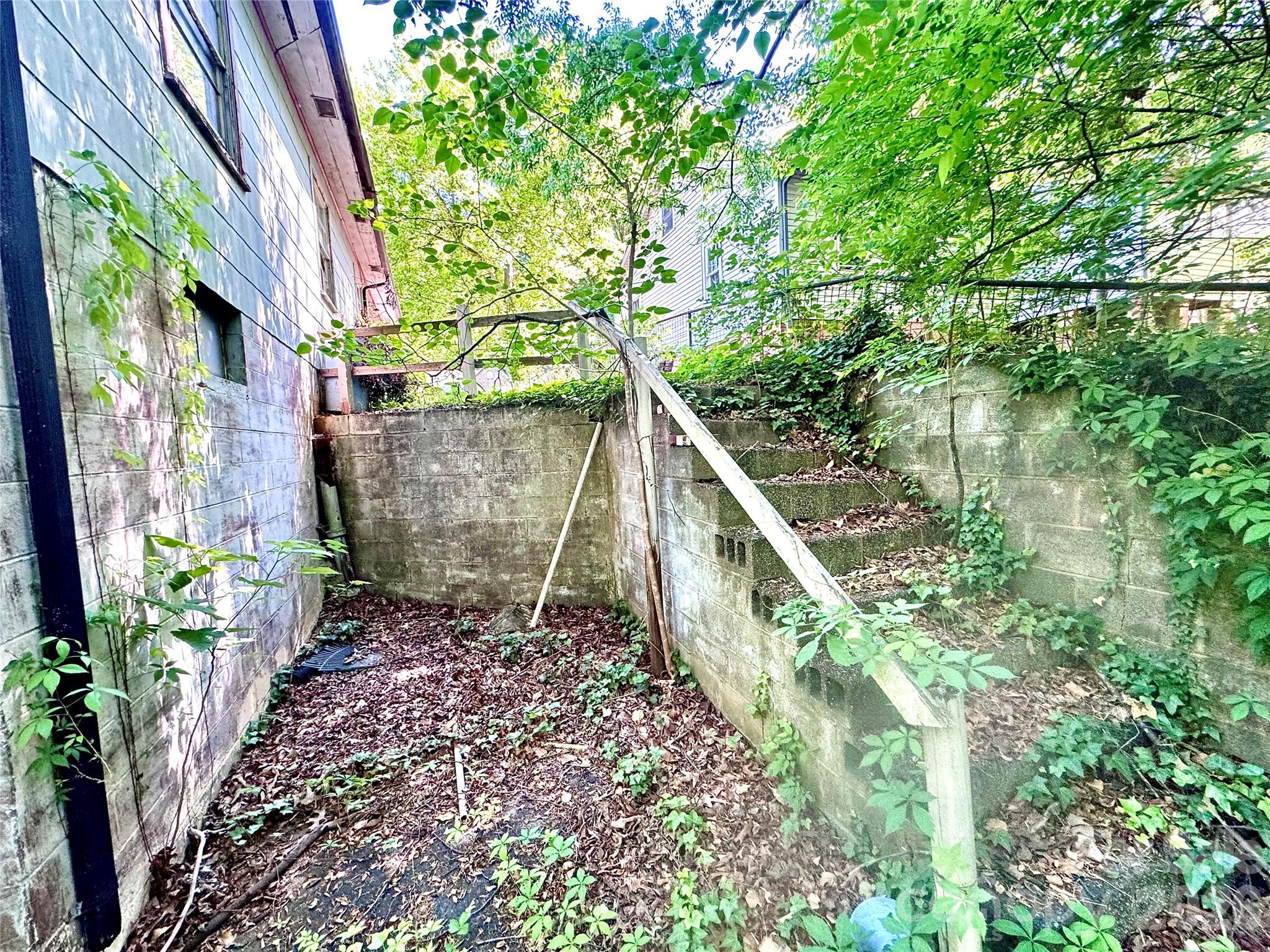 141 10th Avenue Property Photo 4