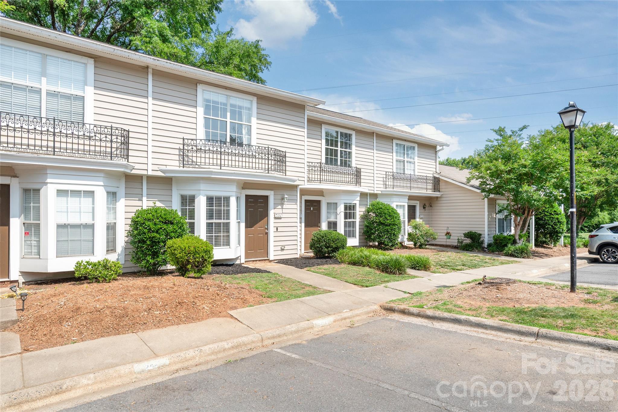 204 Heritage Parkway Property Photo 2