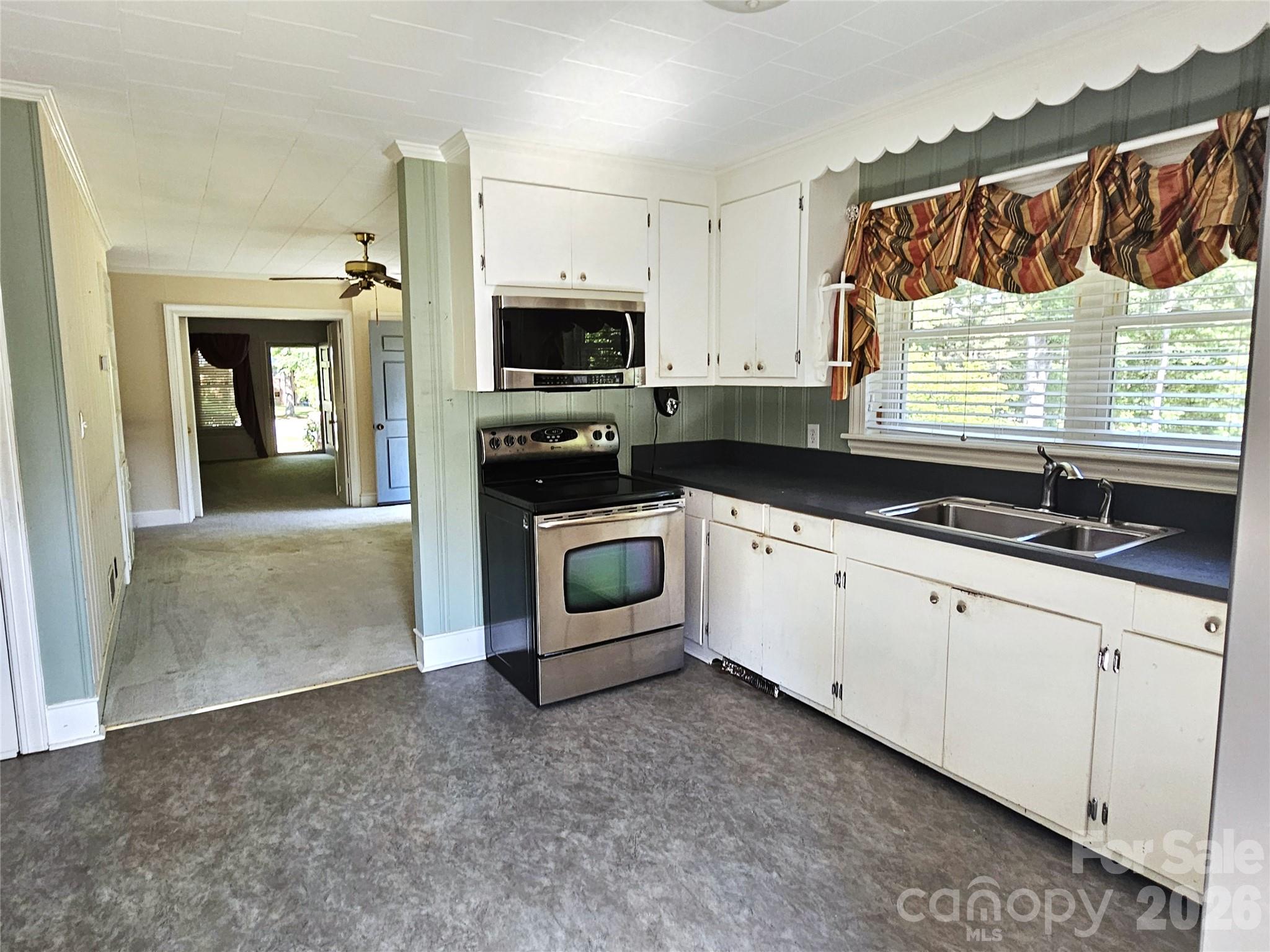 557 Goldmoor Drive Property Photo 6