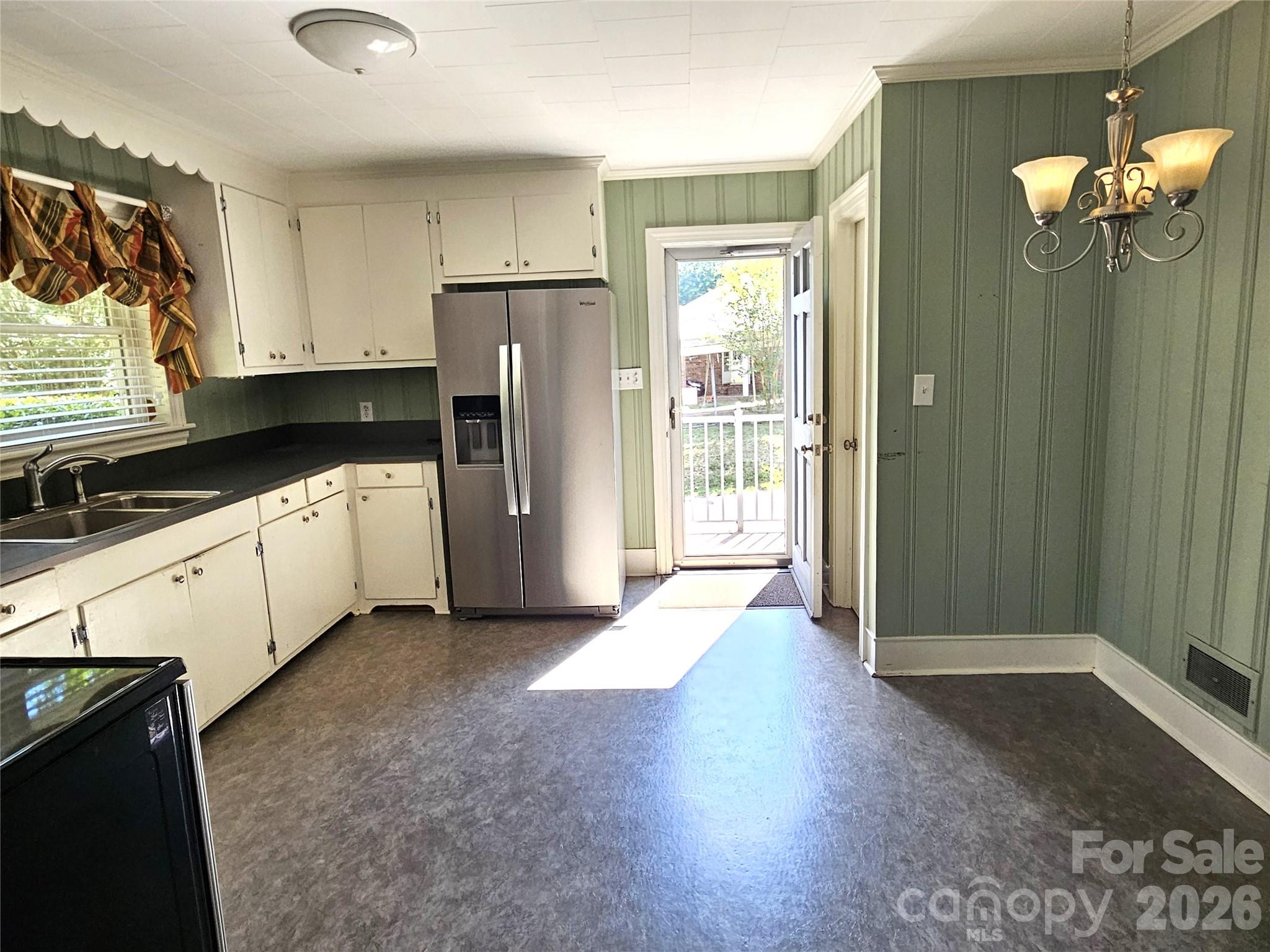 557 Goldmoor Drive Property Photo 7