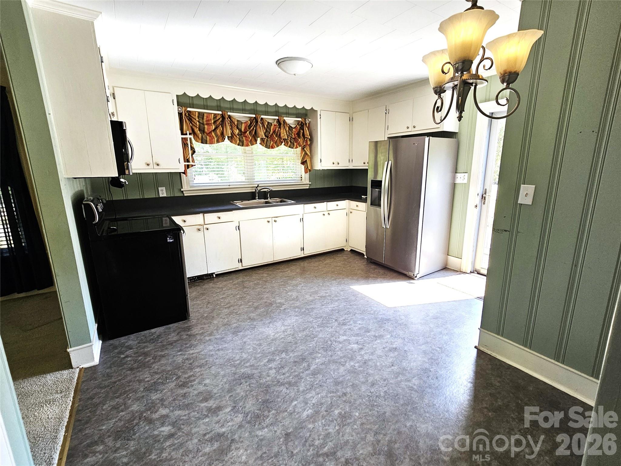 557 Goldmoor Drive Property Photo 8