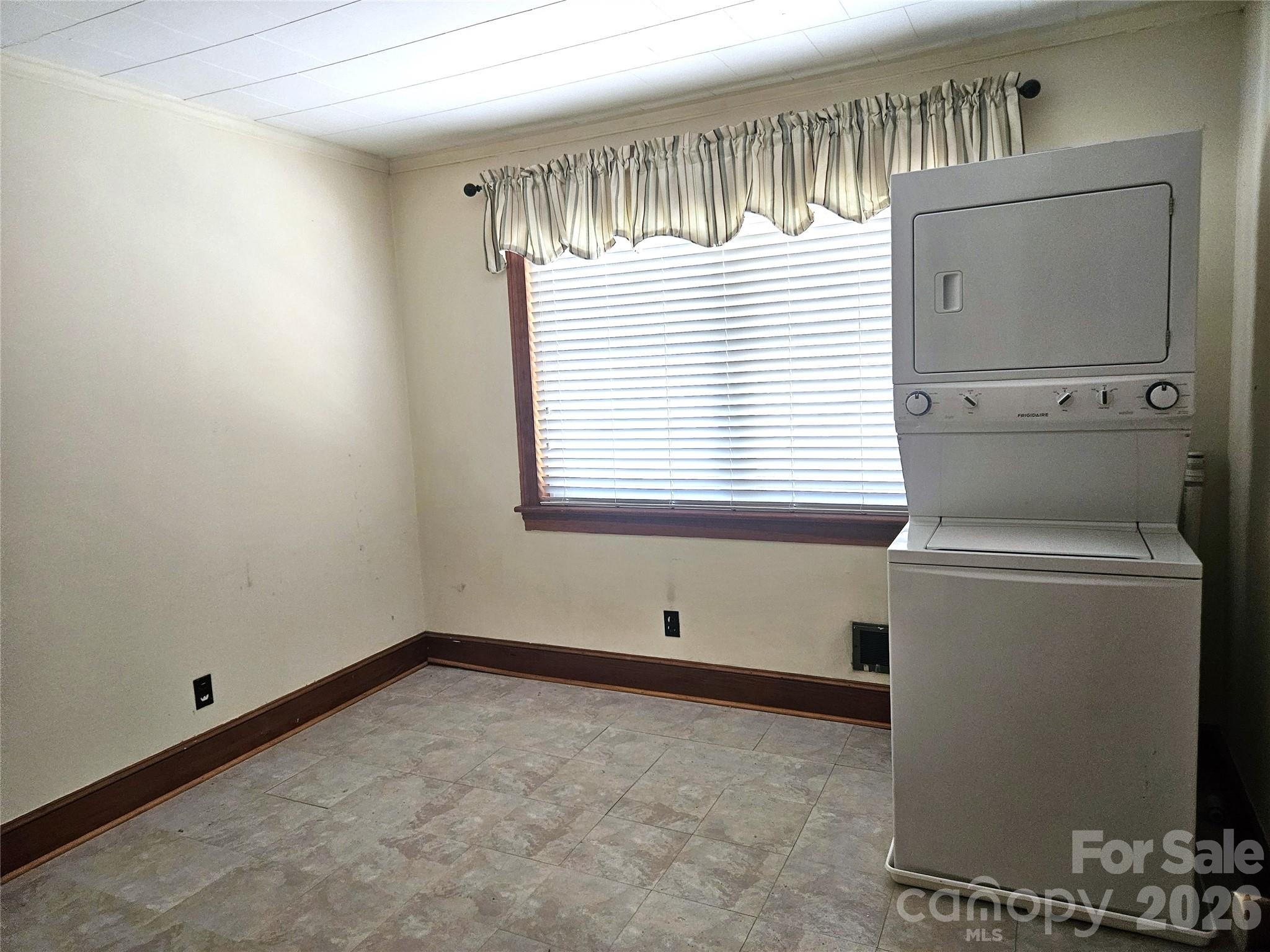 557 Goldmoor Drive Property Photo 10