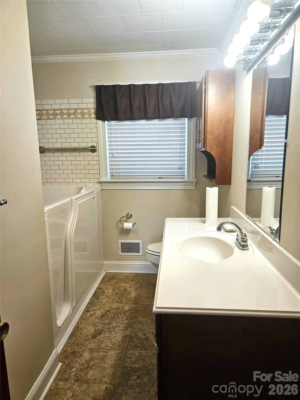 557 Goldmoor Drive Property Photo 12