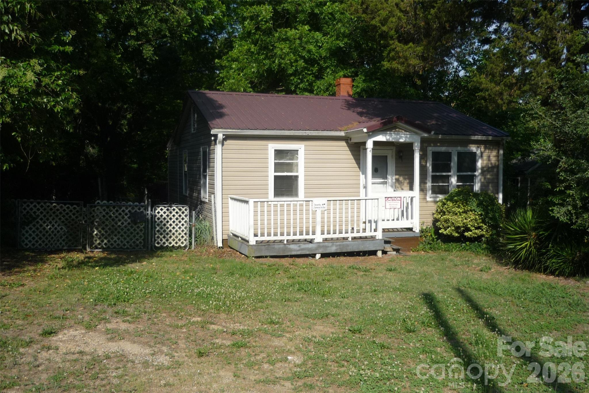 407 N Pear Street Property Photo 2