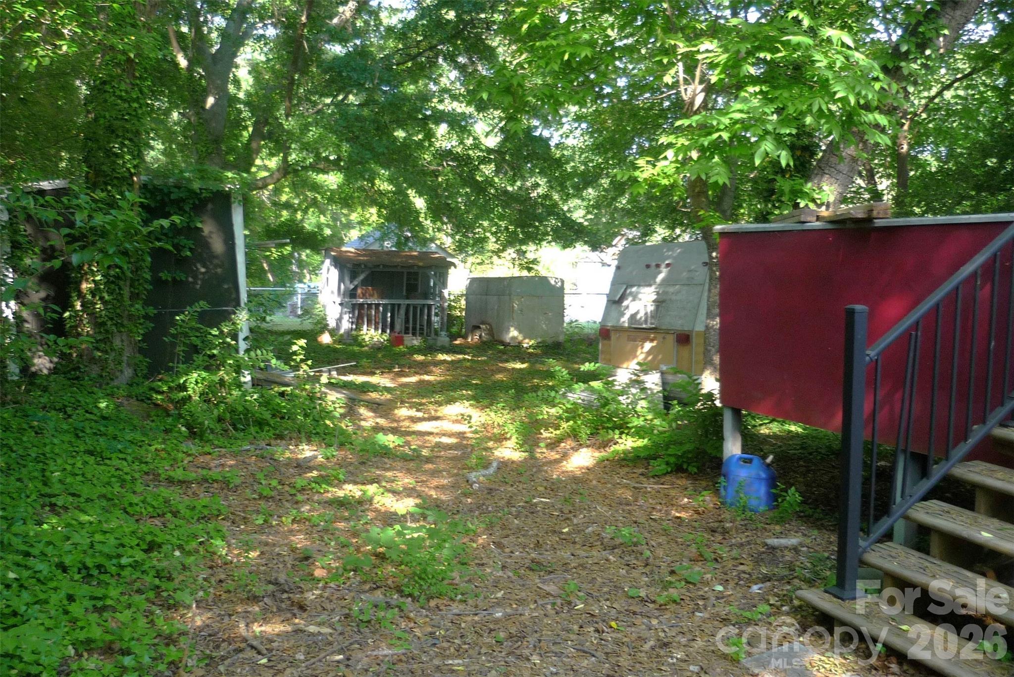 407 N Pear Street Property Photo 5