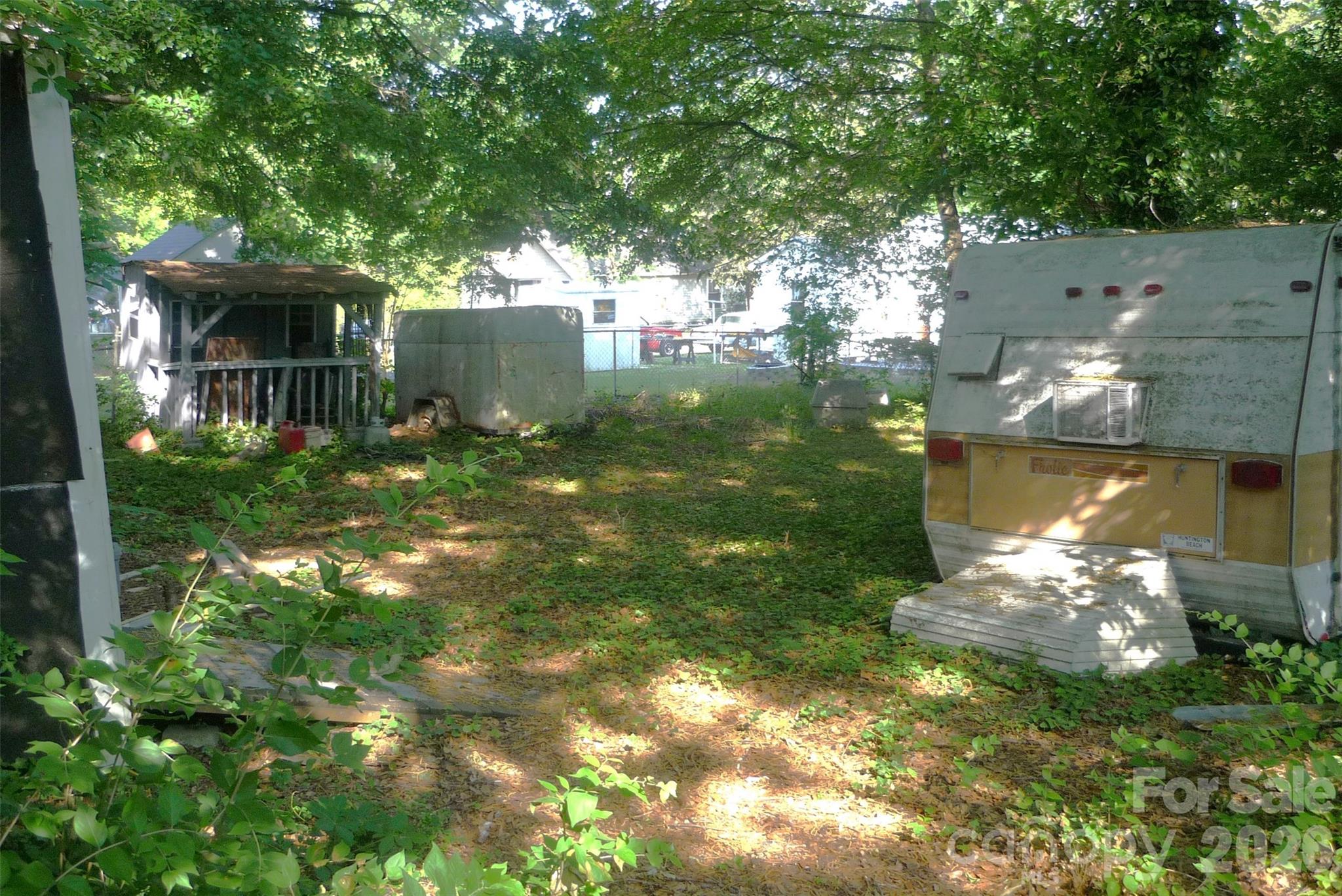 407 N Pear Street Property Photo 6