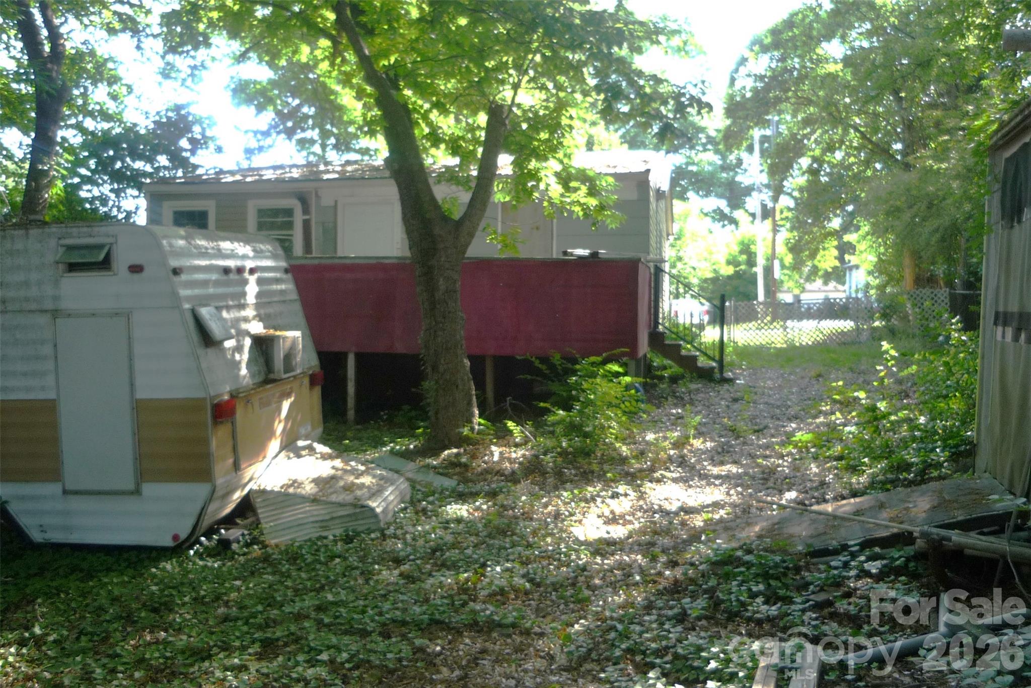 407 N Pear Street Property Photo 9