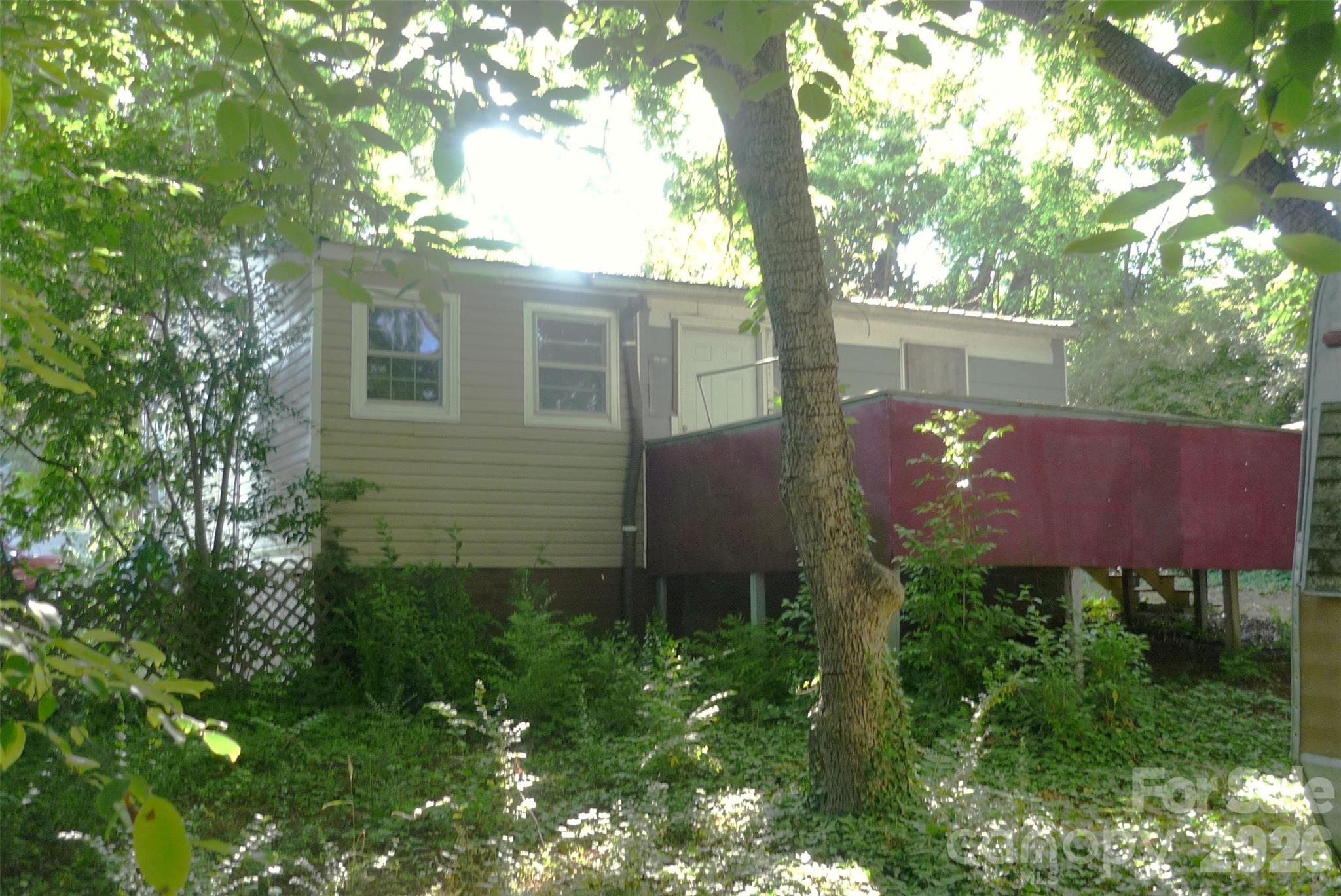 407 N Pear Street Property Photo 10