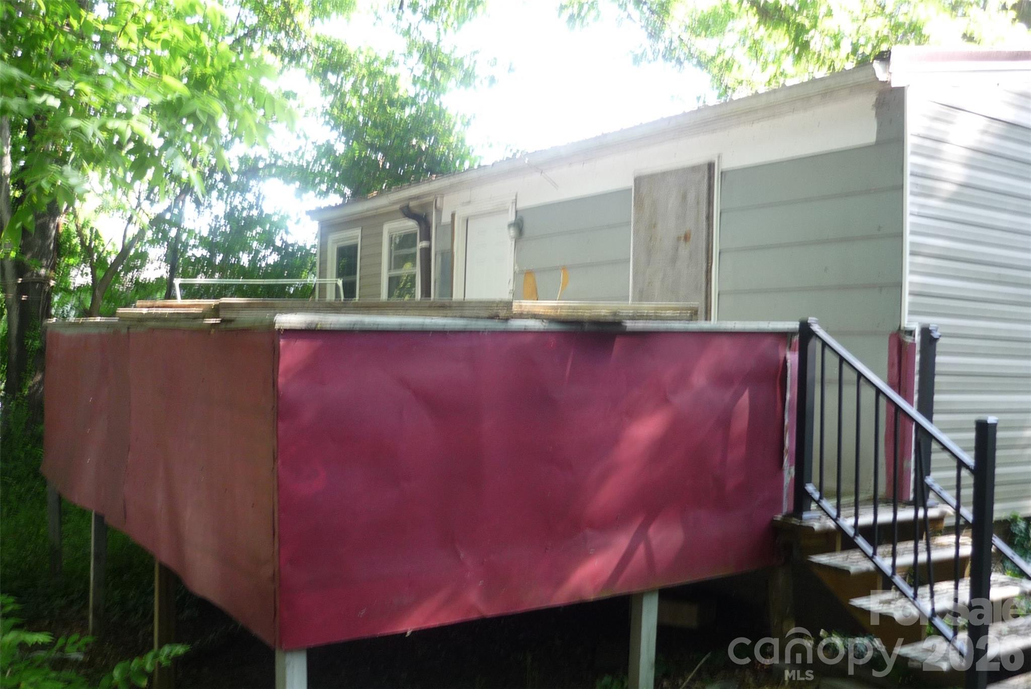 407 N Pear Street Property Photo 12
