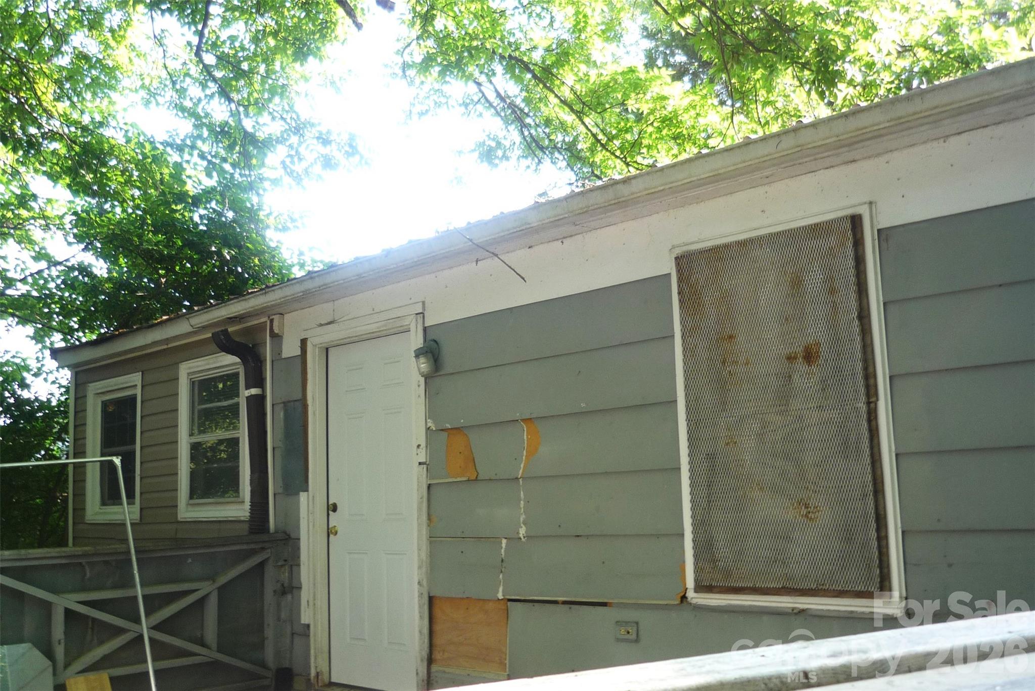 407 N Pear Street Property Photo 13