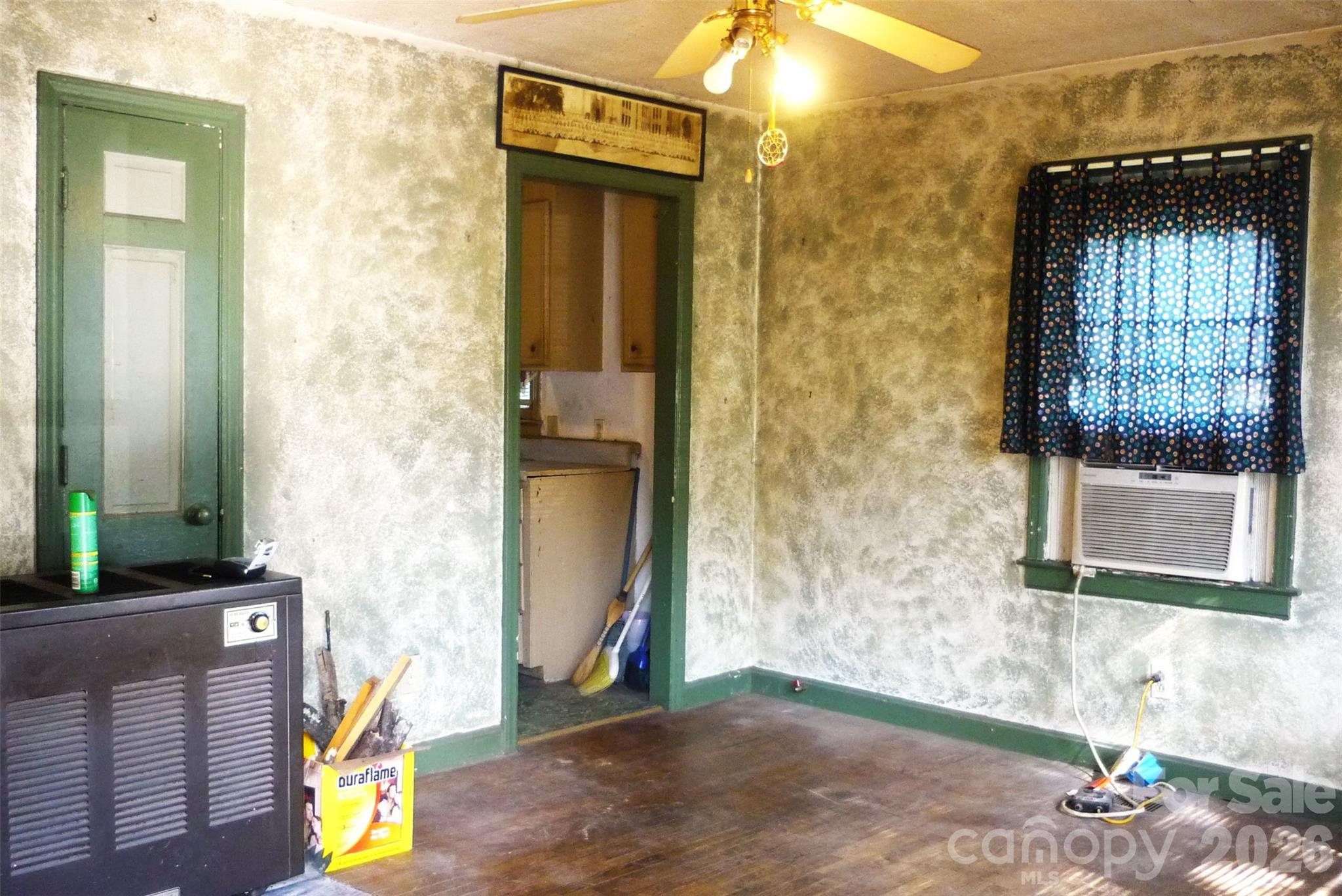 407 N Pear Street Property Photo 15