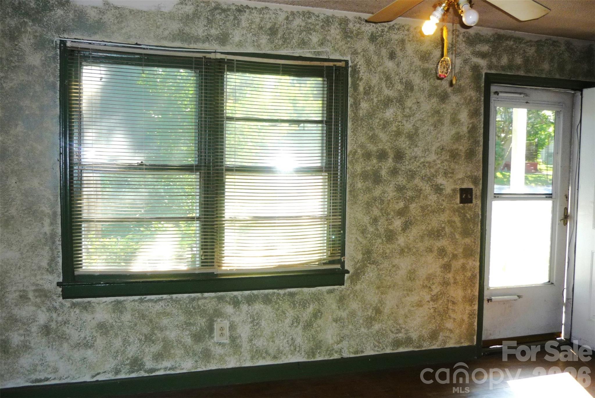 407 N Pear Street Property Photo 17