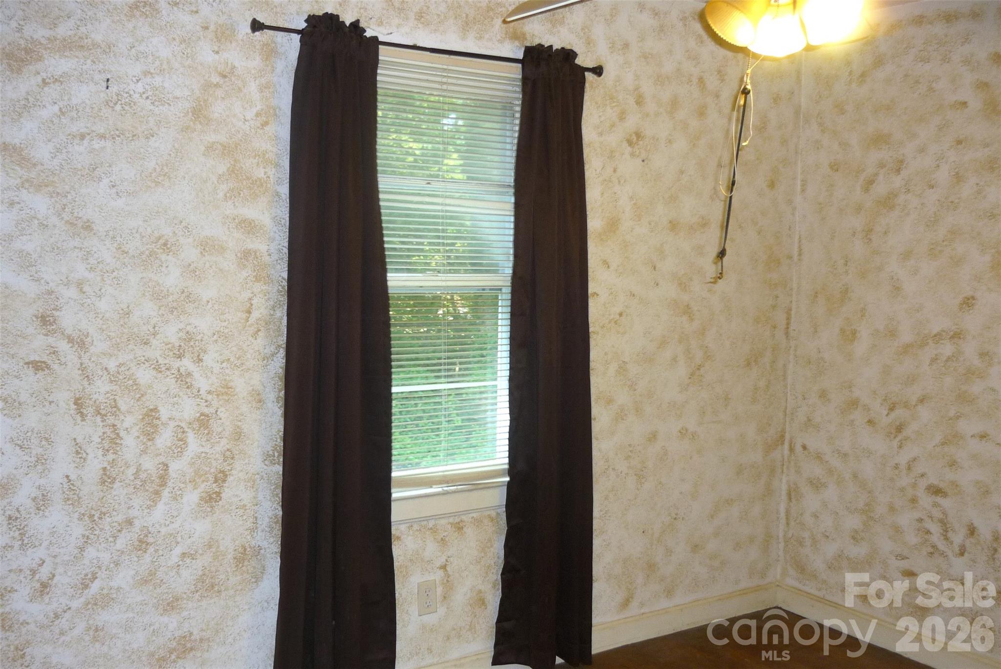 407 N Pear Street Property Photo 23