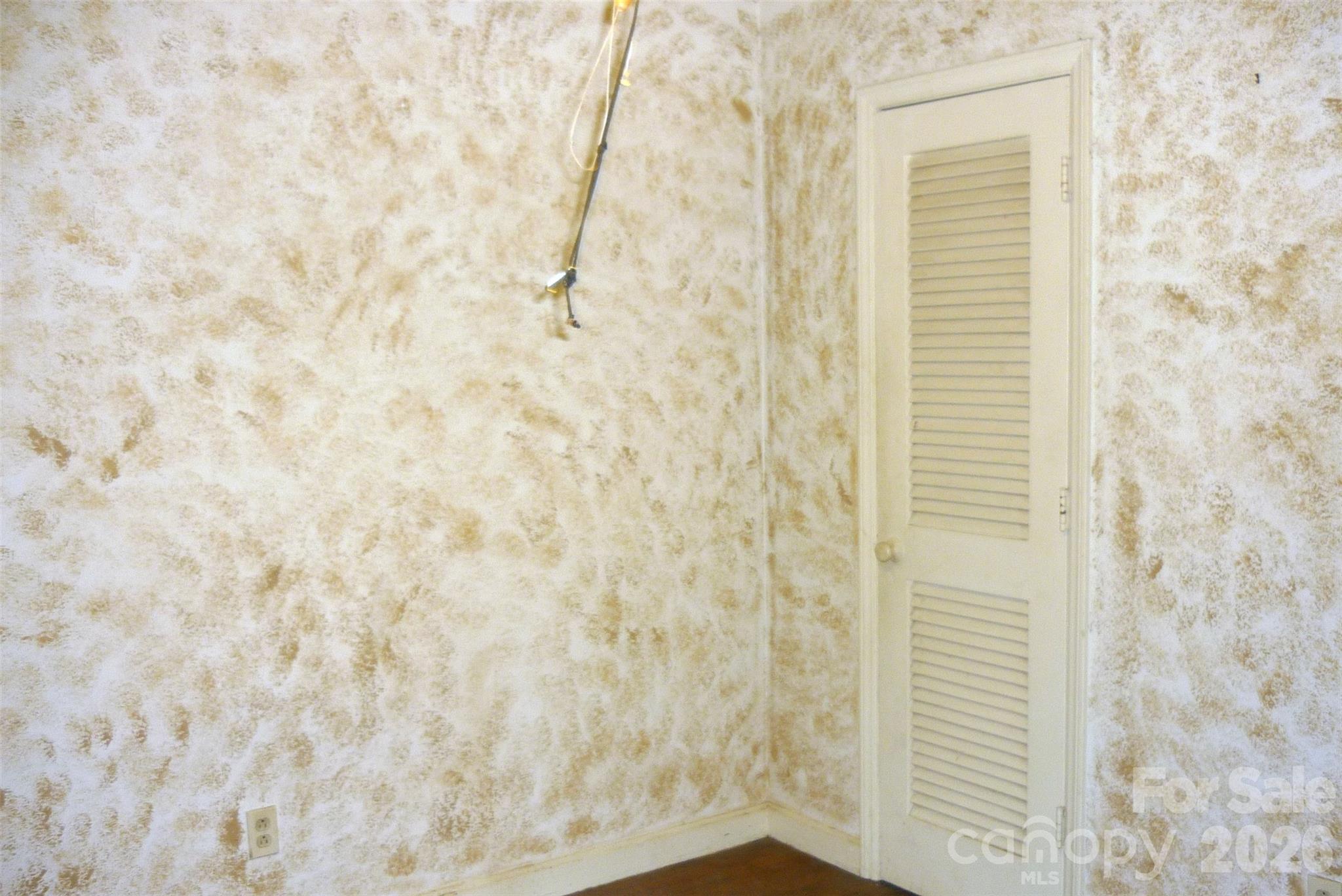407 N Pear Street Property Photo 24