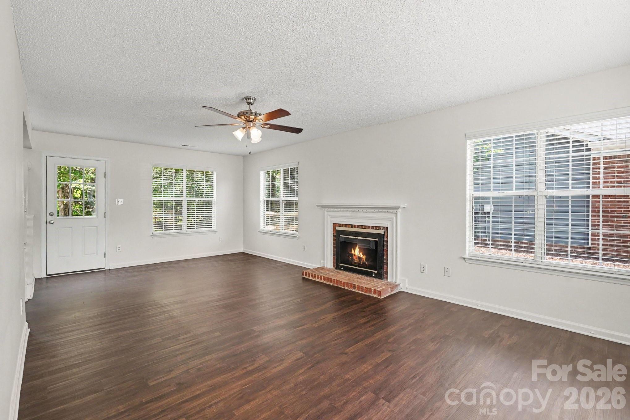 12127 Landing Green Drive Property Photo 2