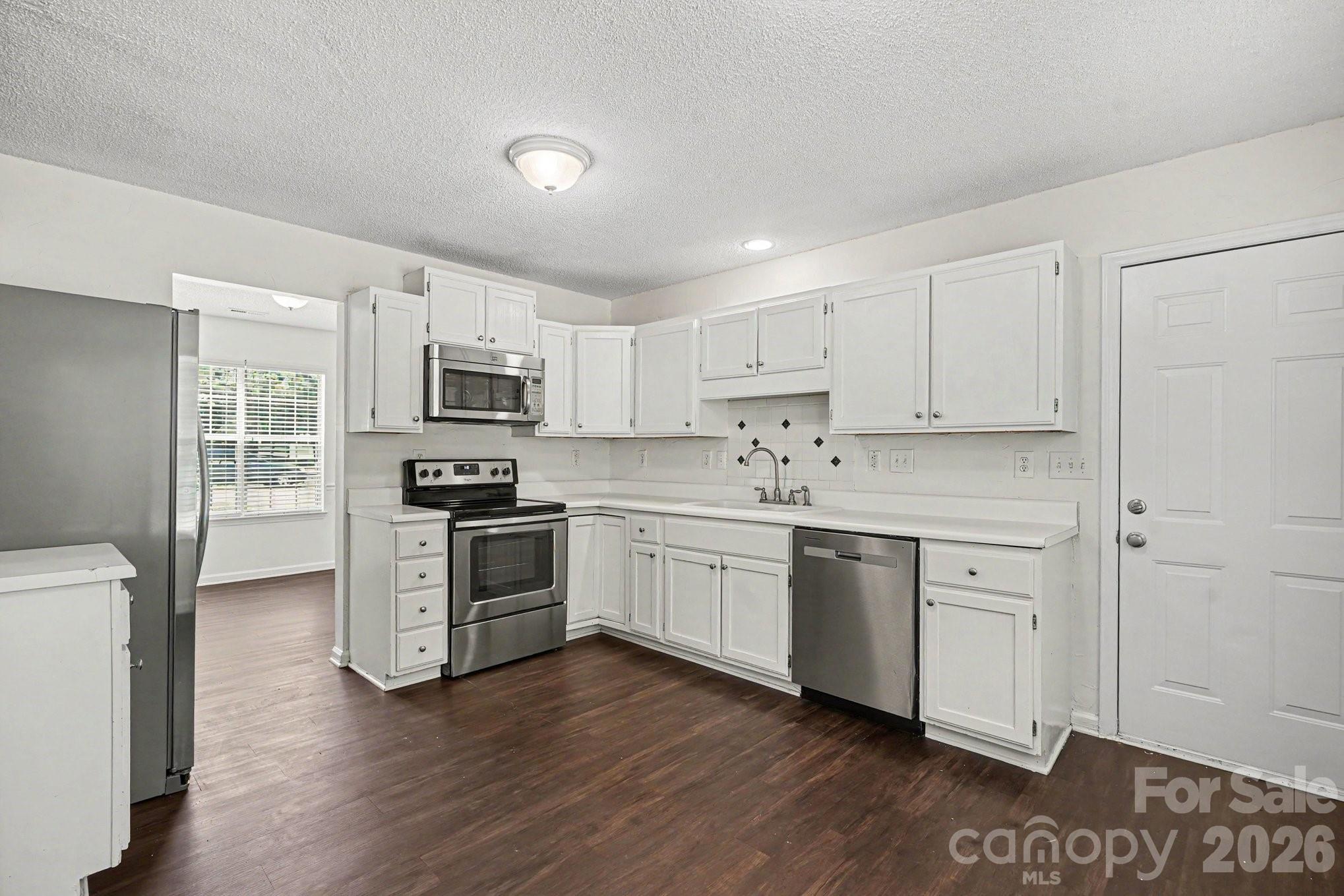 12127 Landing Green Drive Property Photo 4