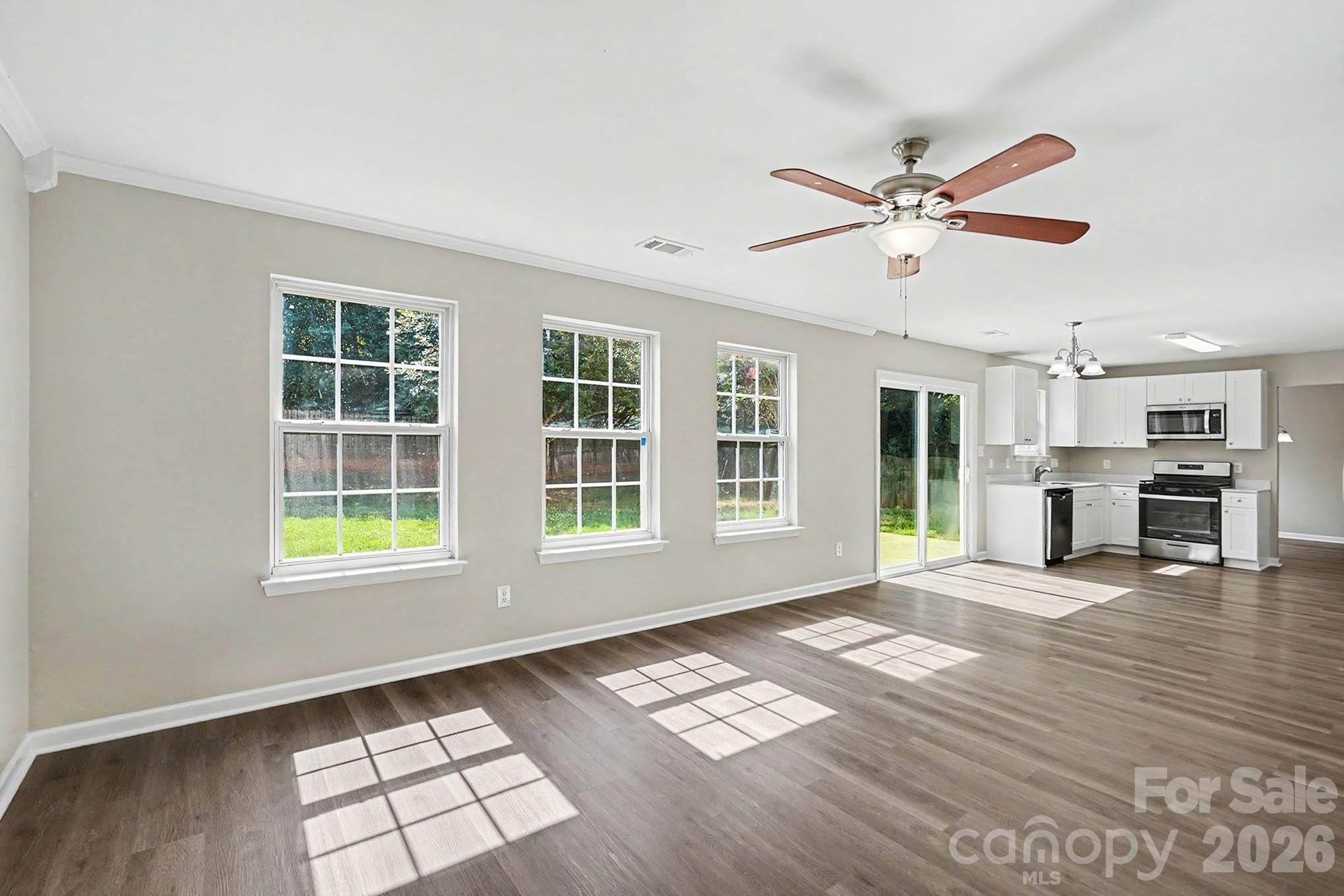 9828 Aventide Lane Property Photo 4