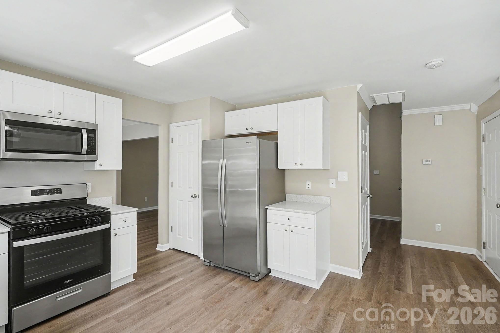 9828 Aventide Lane Property Photo 6