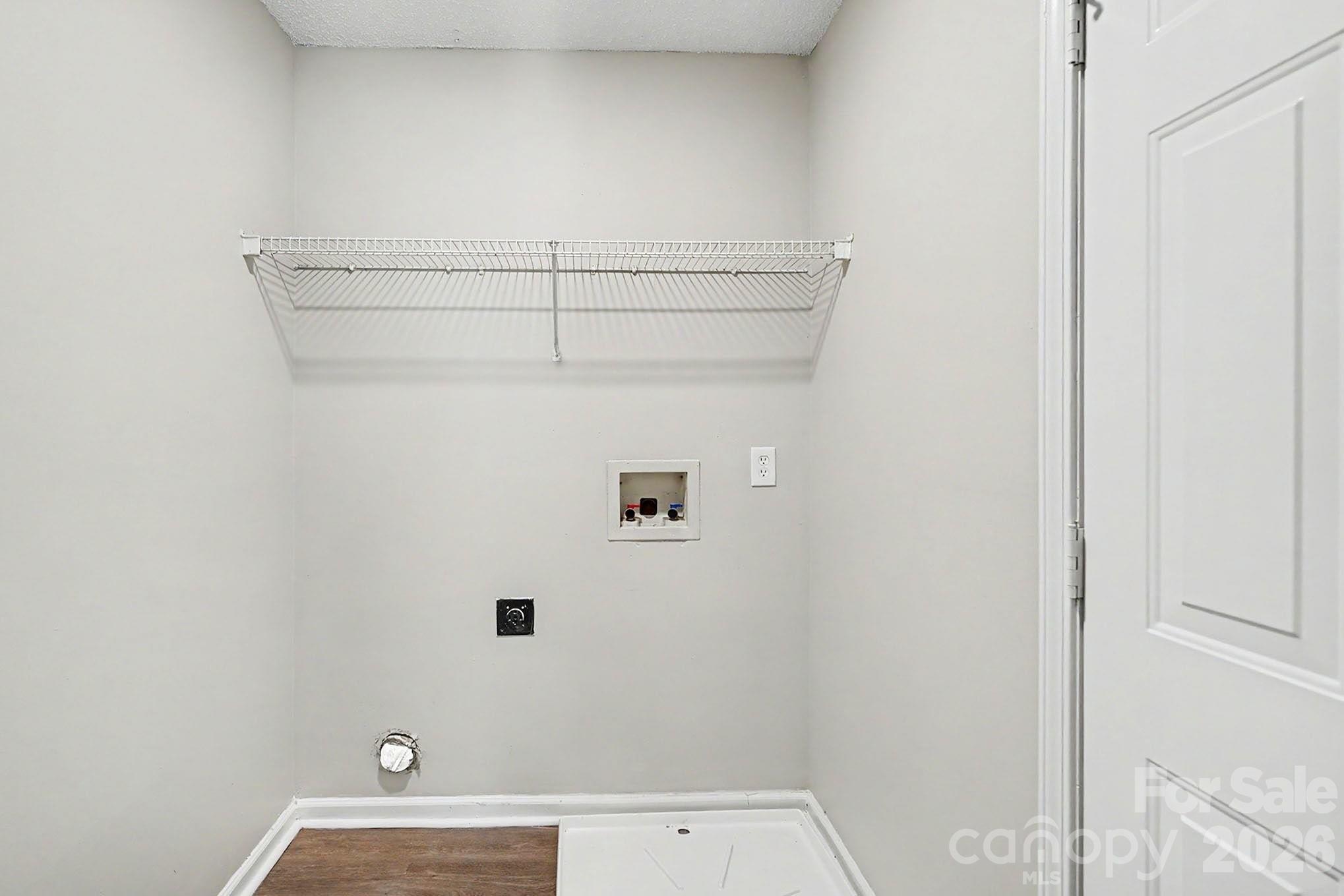 9828 Aventide Lane Property Photo 17