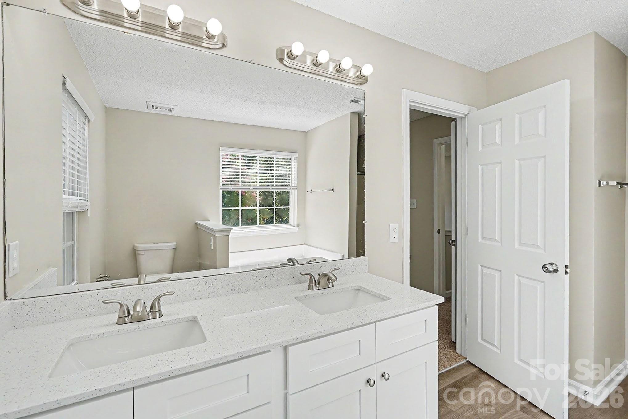 9828 Aventide Lane Property Photo 20