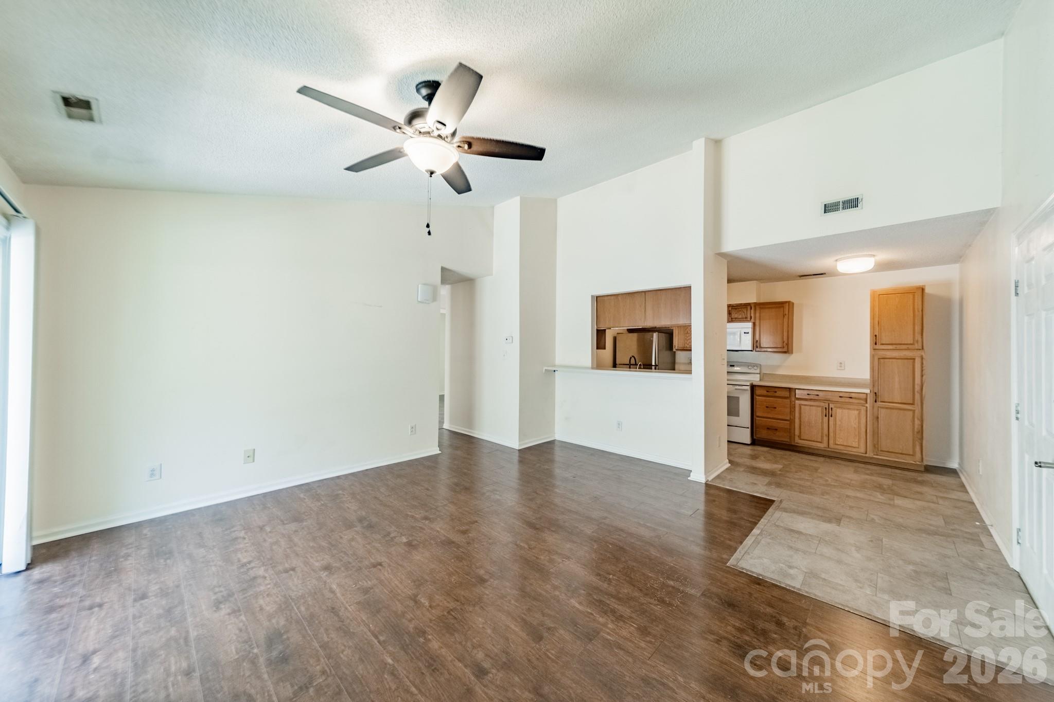 9605 Vinca Circle G Property Photo 12