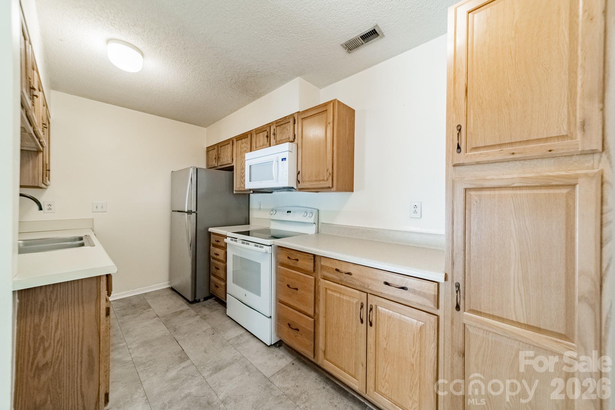 9605 Vinca Circle G Property Photo 16