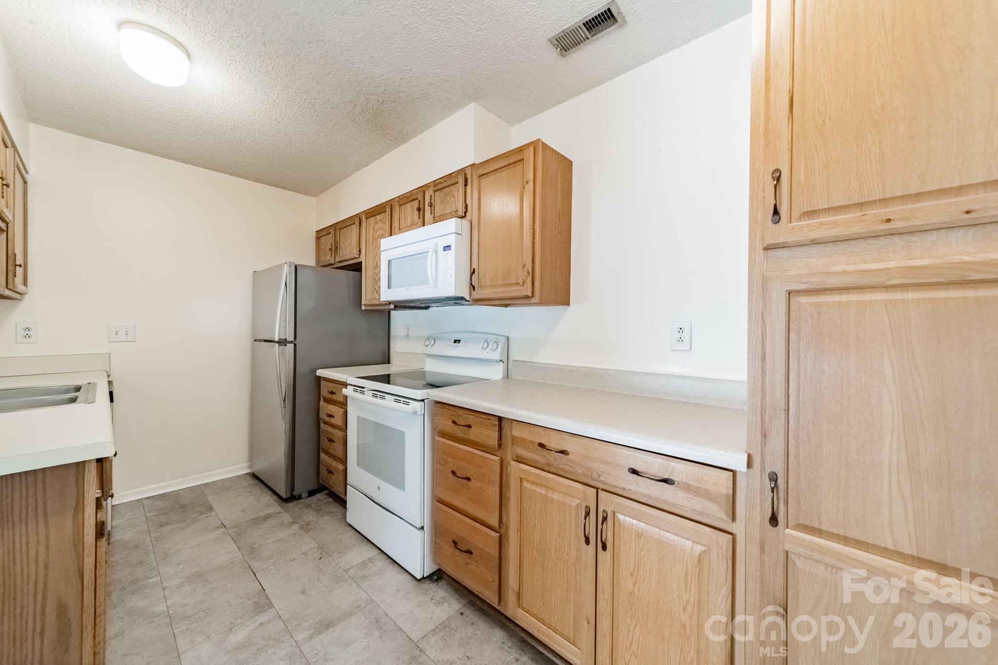 9605 Vinca Circle G Property Photo 20