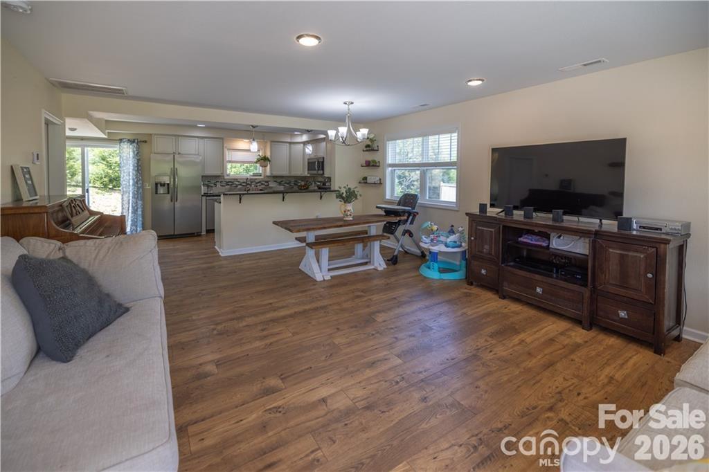 101 Towne Place Property Photo 6