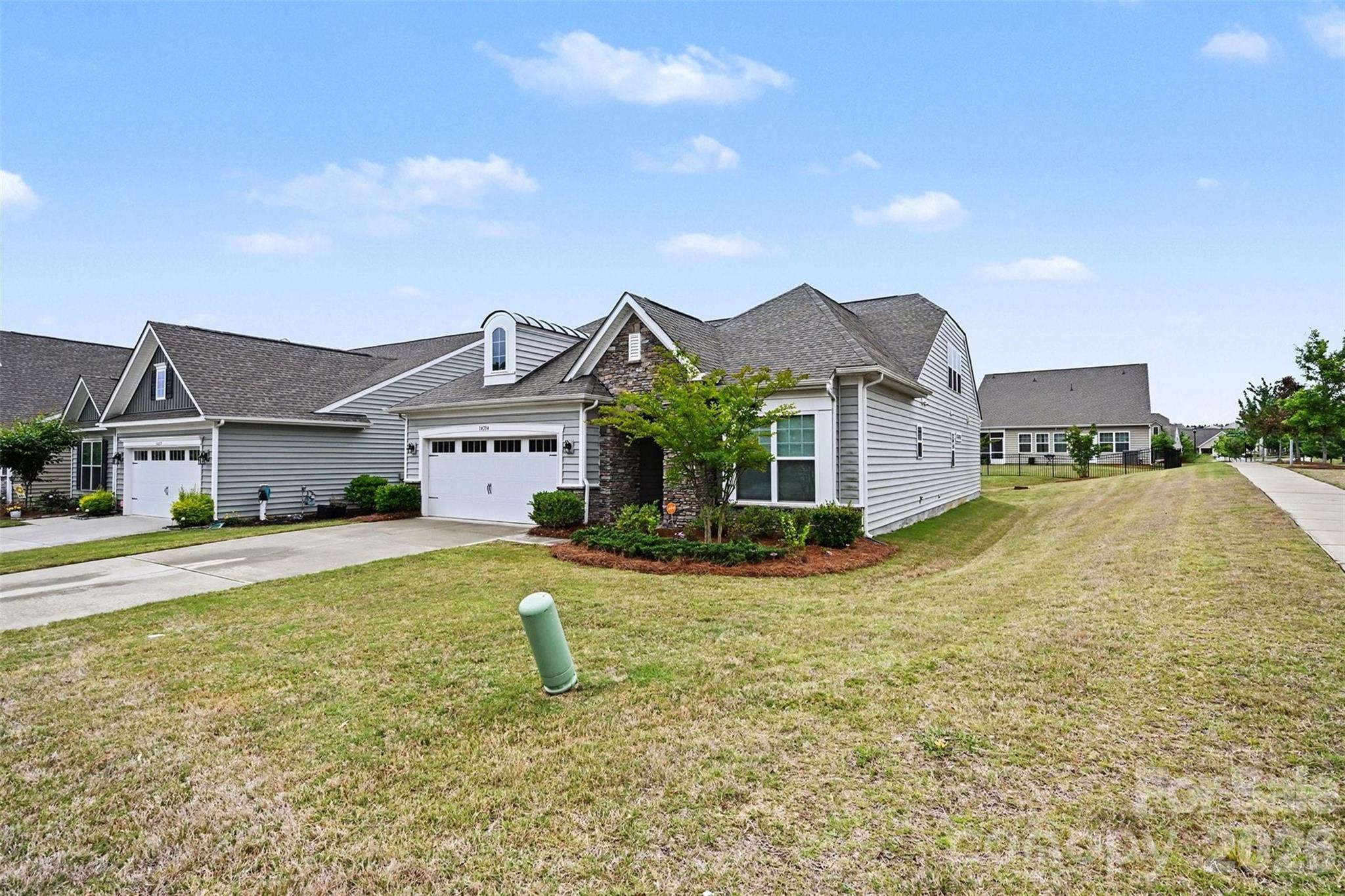 14204 Southbridge Forest Drive Property Photo 3