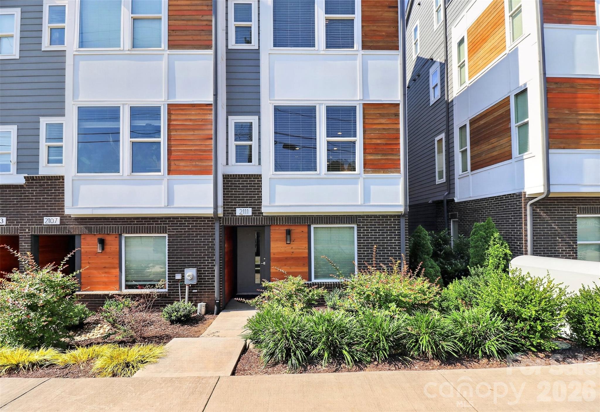 2111 Isom Street Property Photo 2