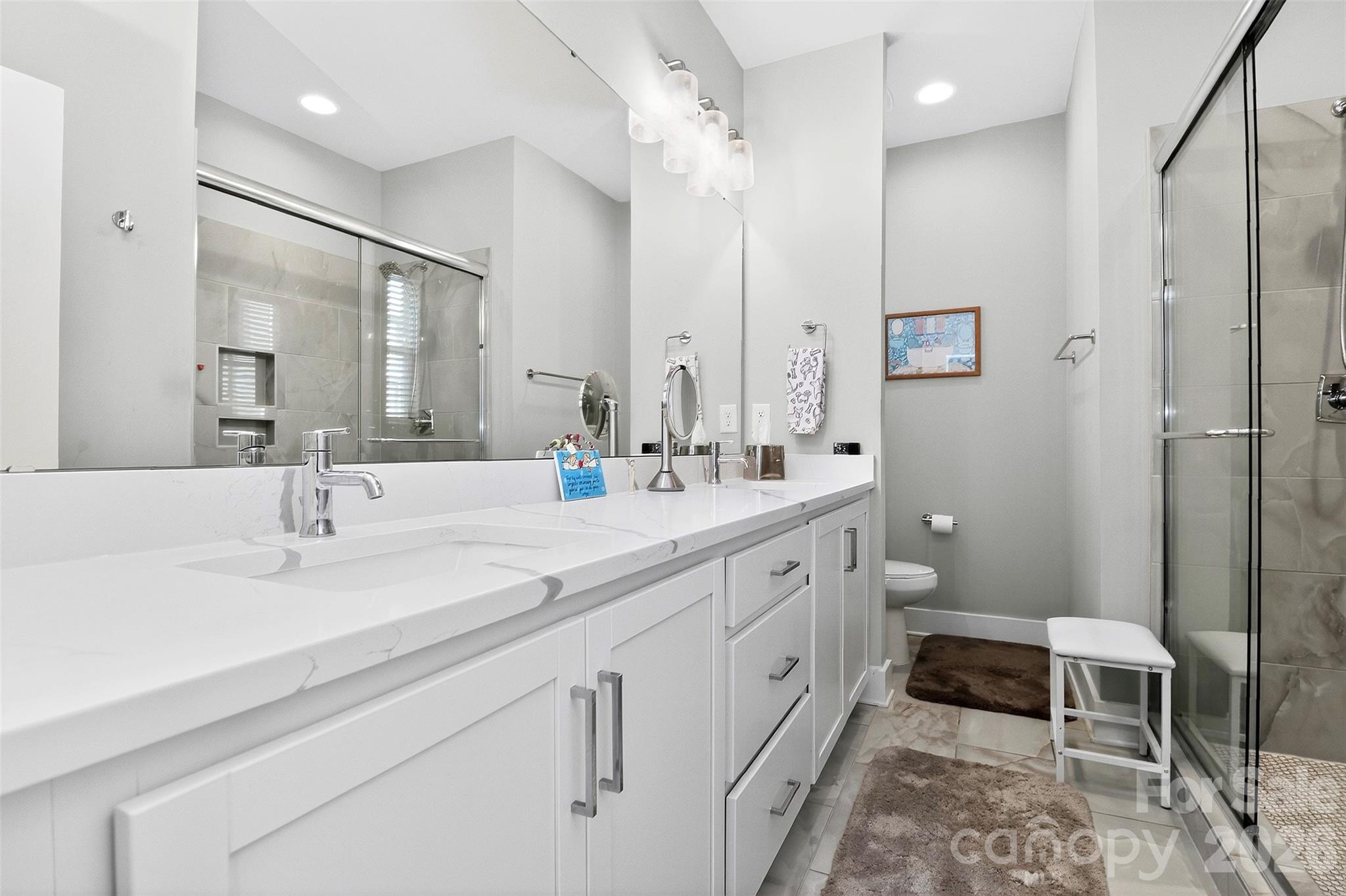 2111 Isom Street Property Photo 28