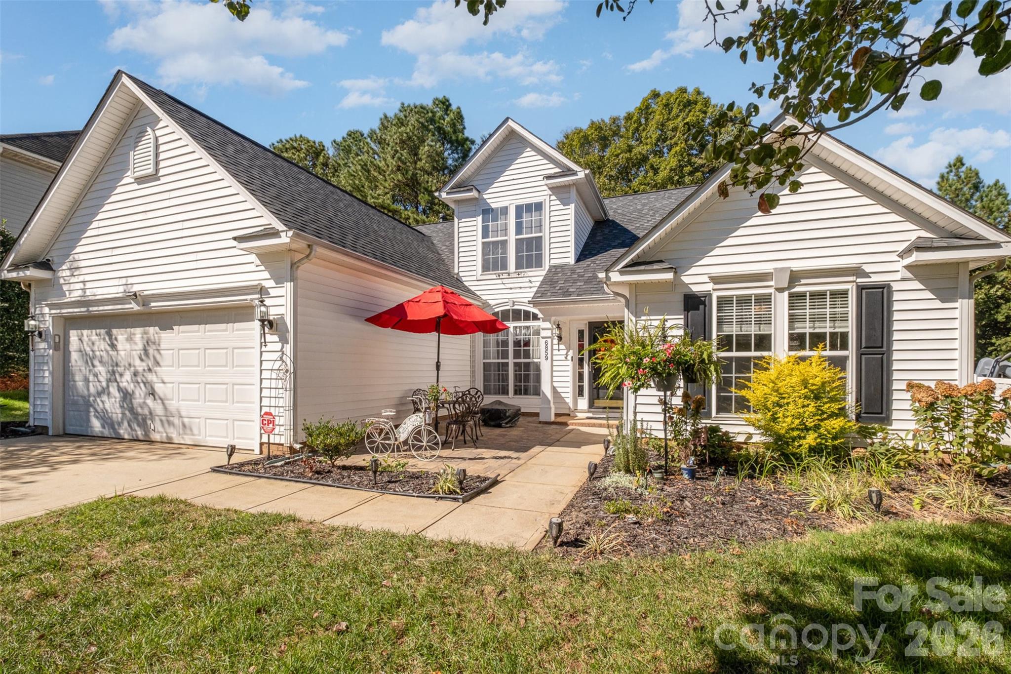 6859 Lakecrest Court Property Photo 2