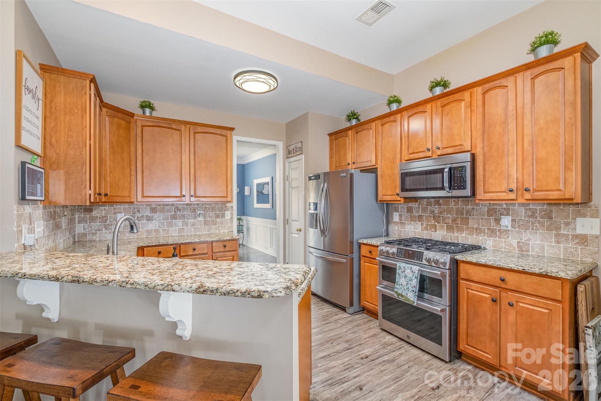 6859 Lakecrest Court Property Photo 5