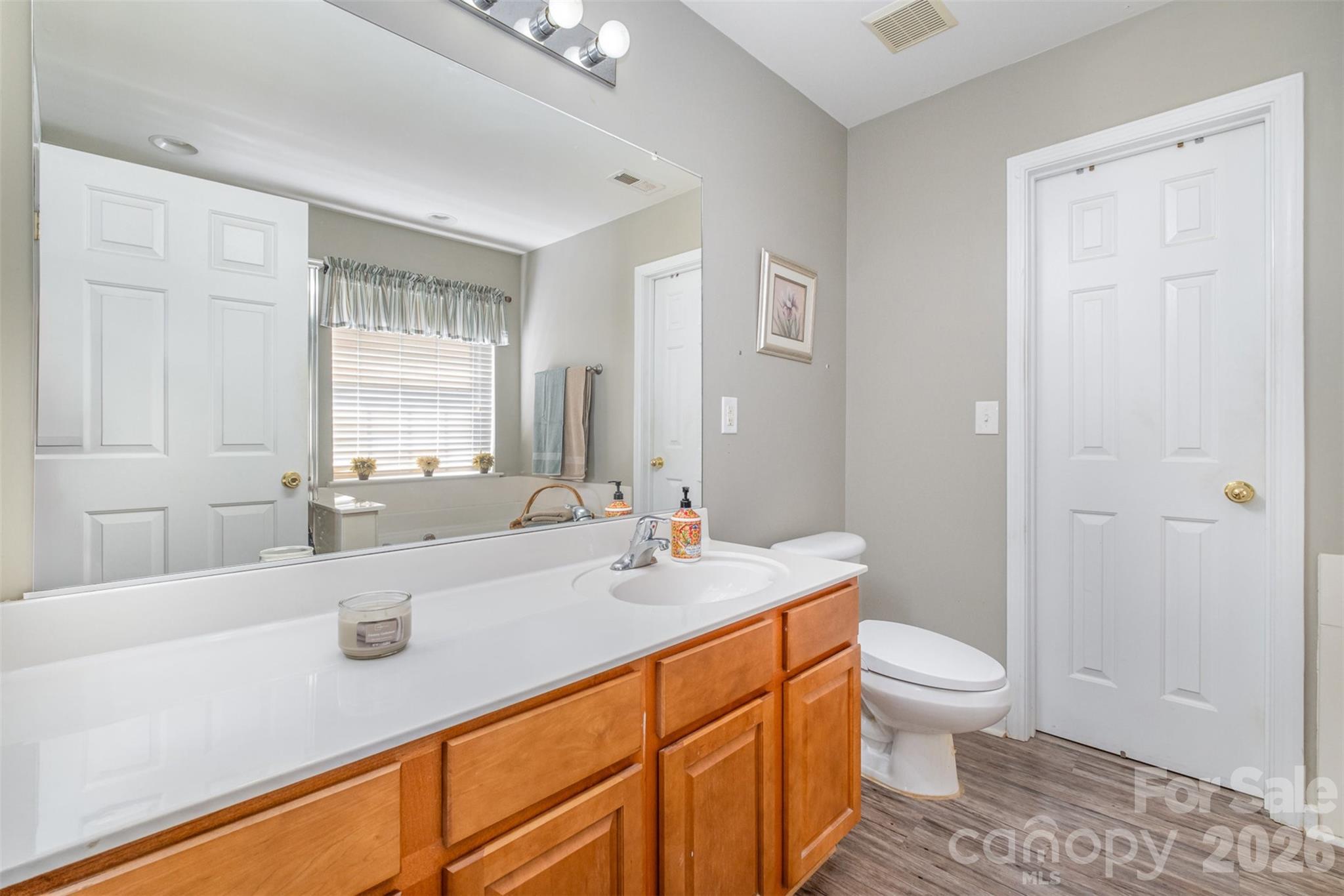 6859 Lakecrest Court Property Photo 11