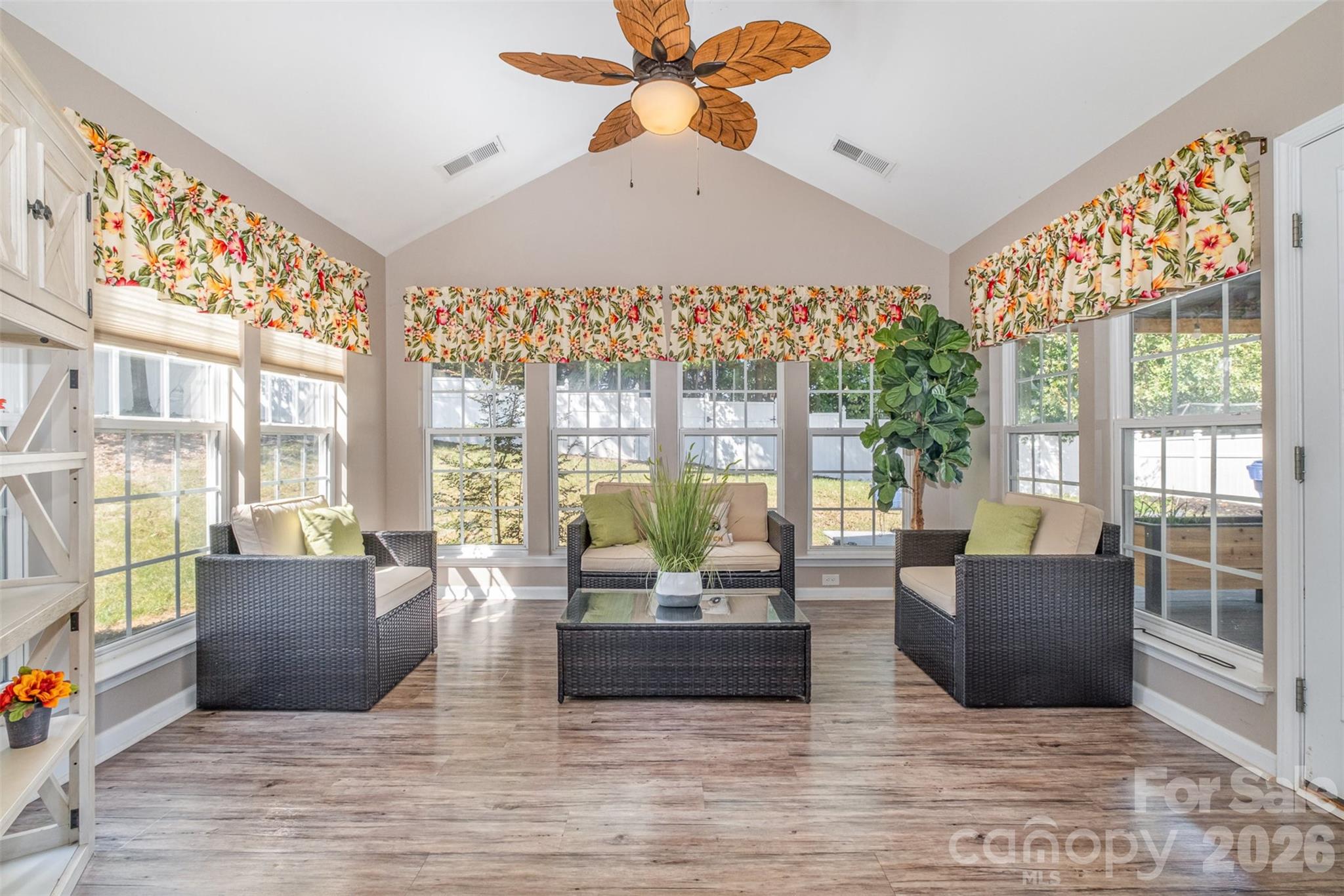 6859 Lakecrest Court Property Photo 16