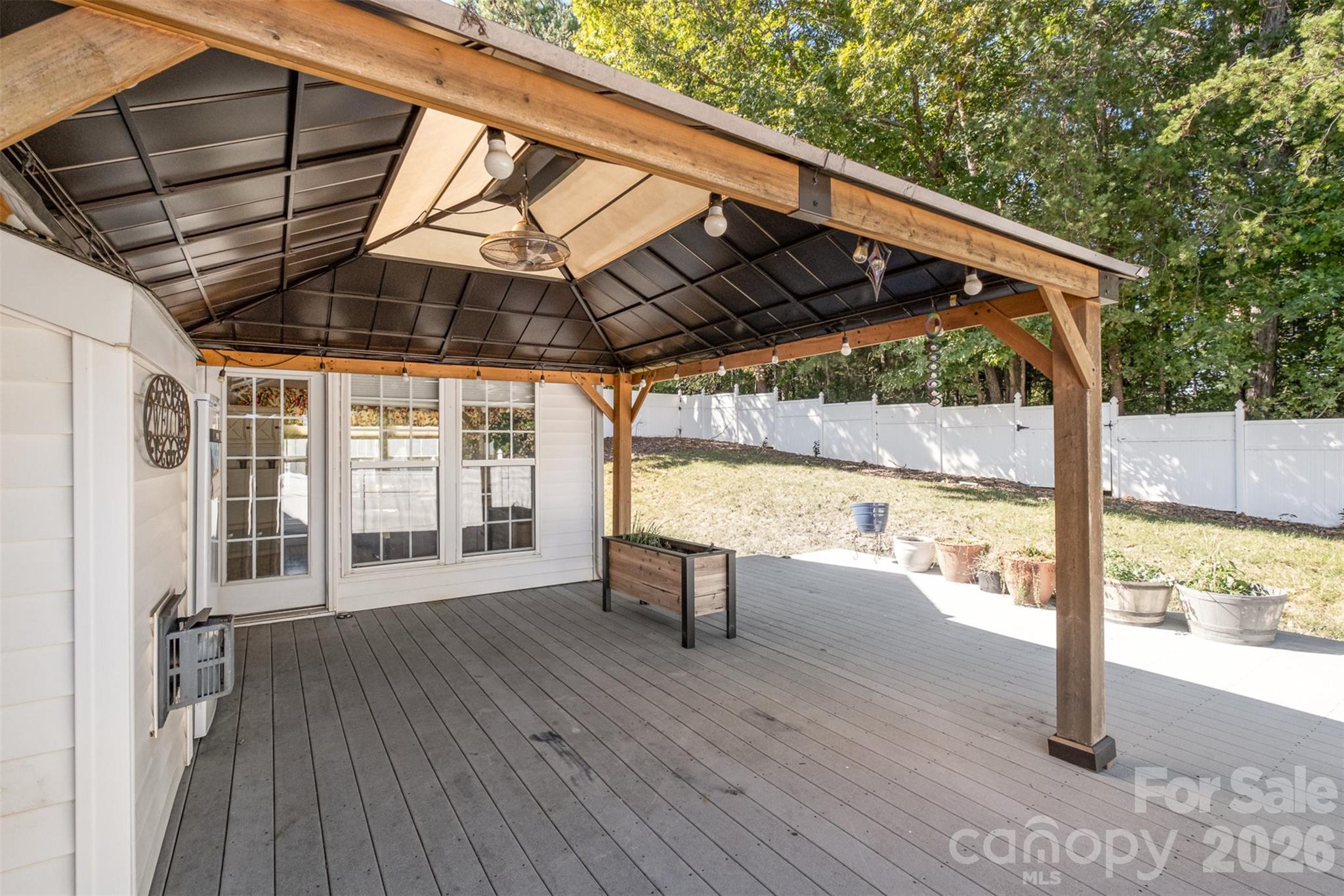 6859 Lakecrest Court Property Photo 18