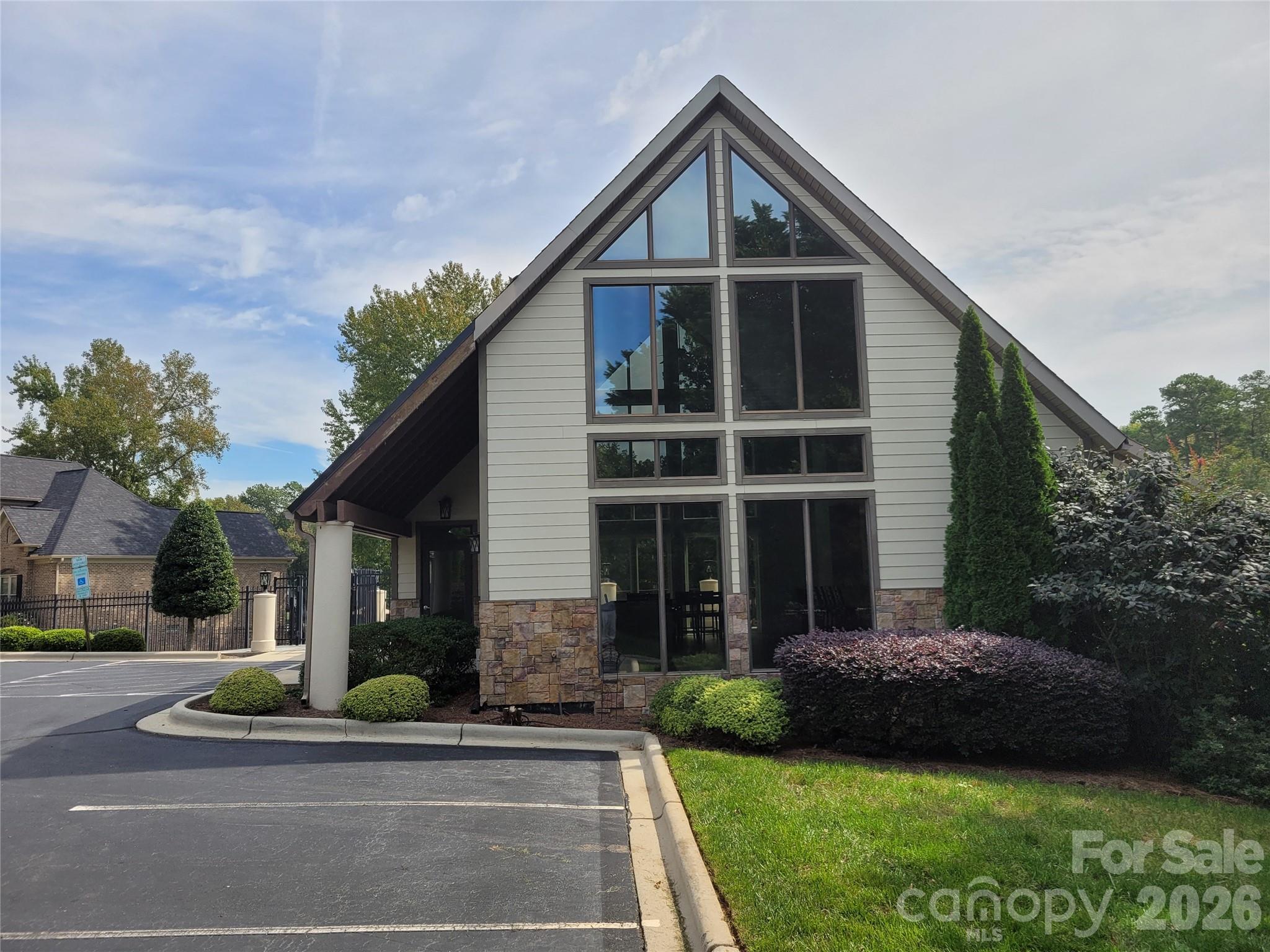 6859 Lakecrest Court Property Photo 23