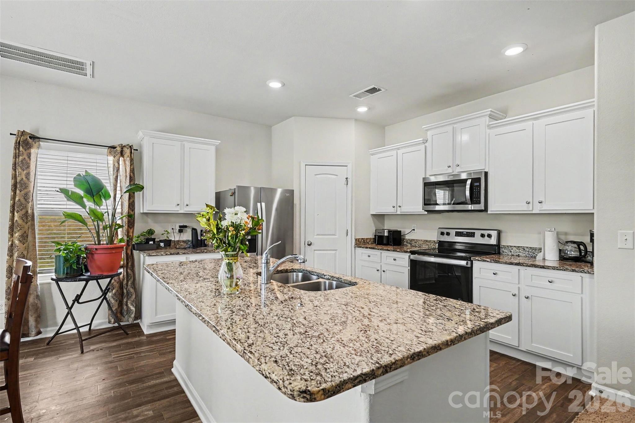 1112 Creedmore Court Property Photo 8